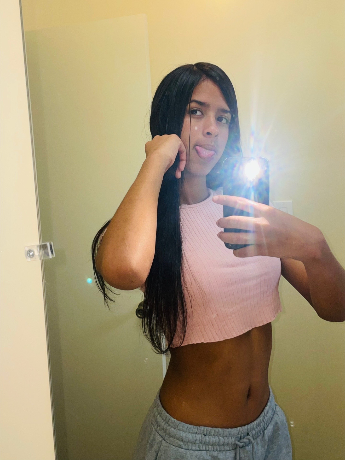 @🧚🏻&zwj;♂️:Andrea:🧚🏻&zwj;♂️