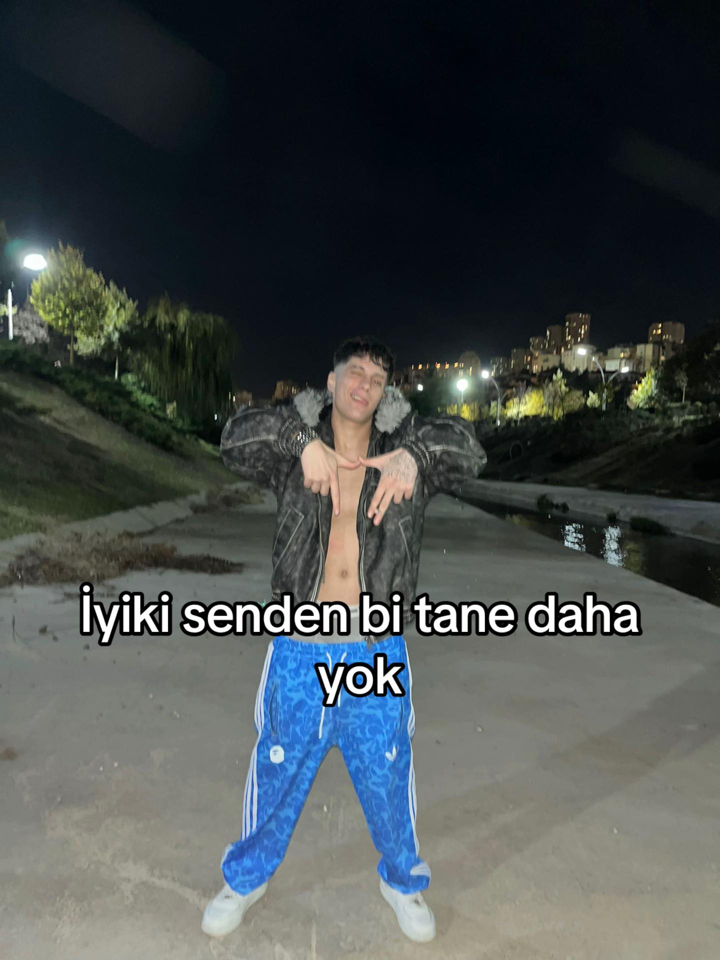 @𖣂︎