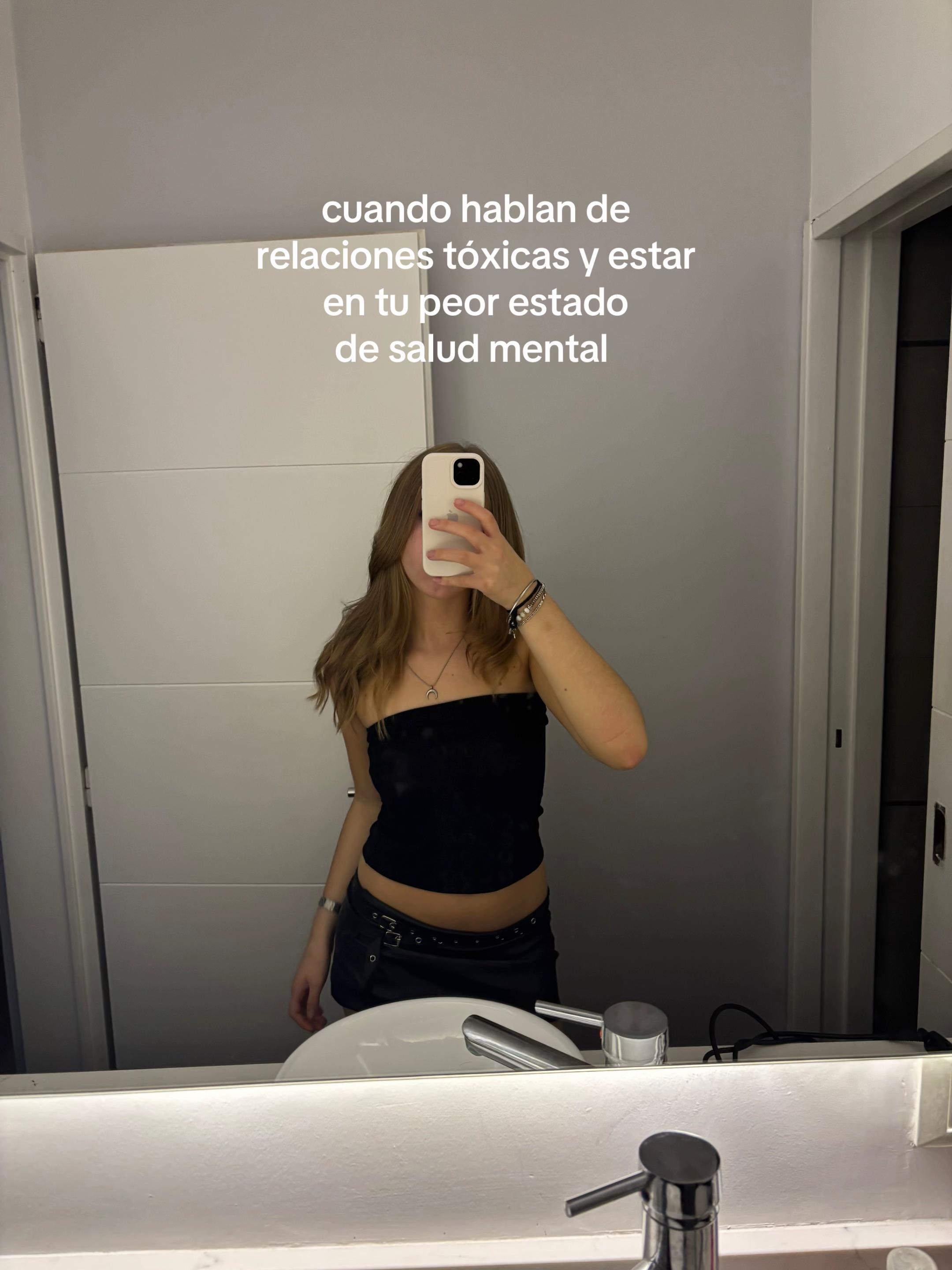 @Iru ᥫ᭡
