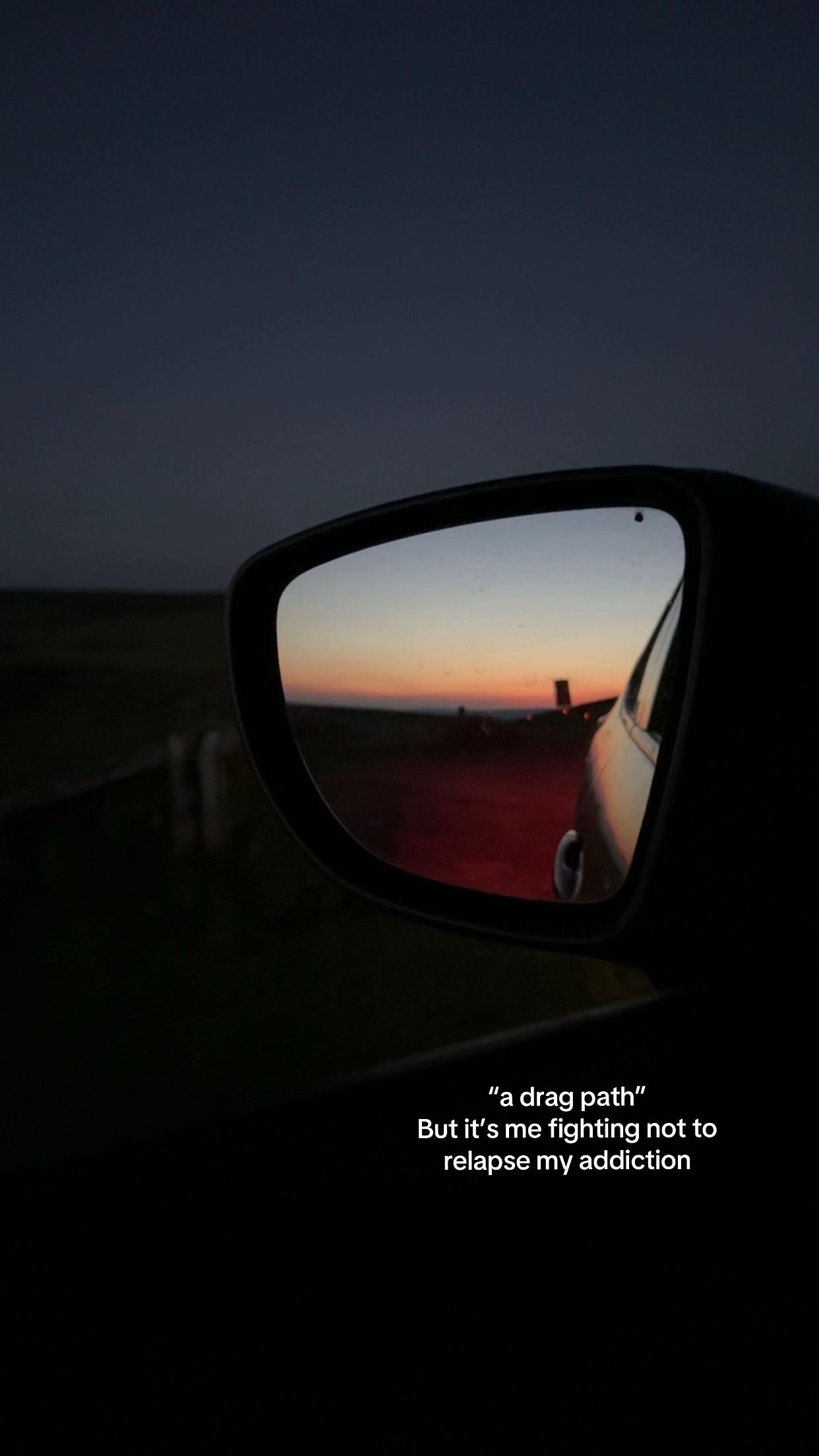 @E L L I E.