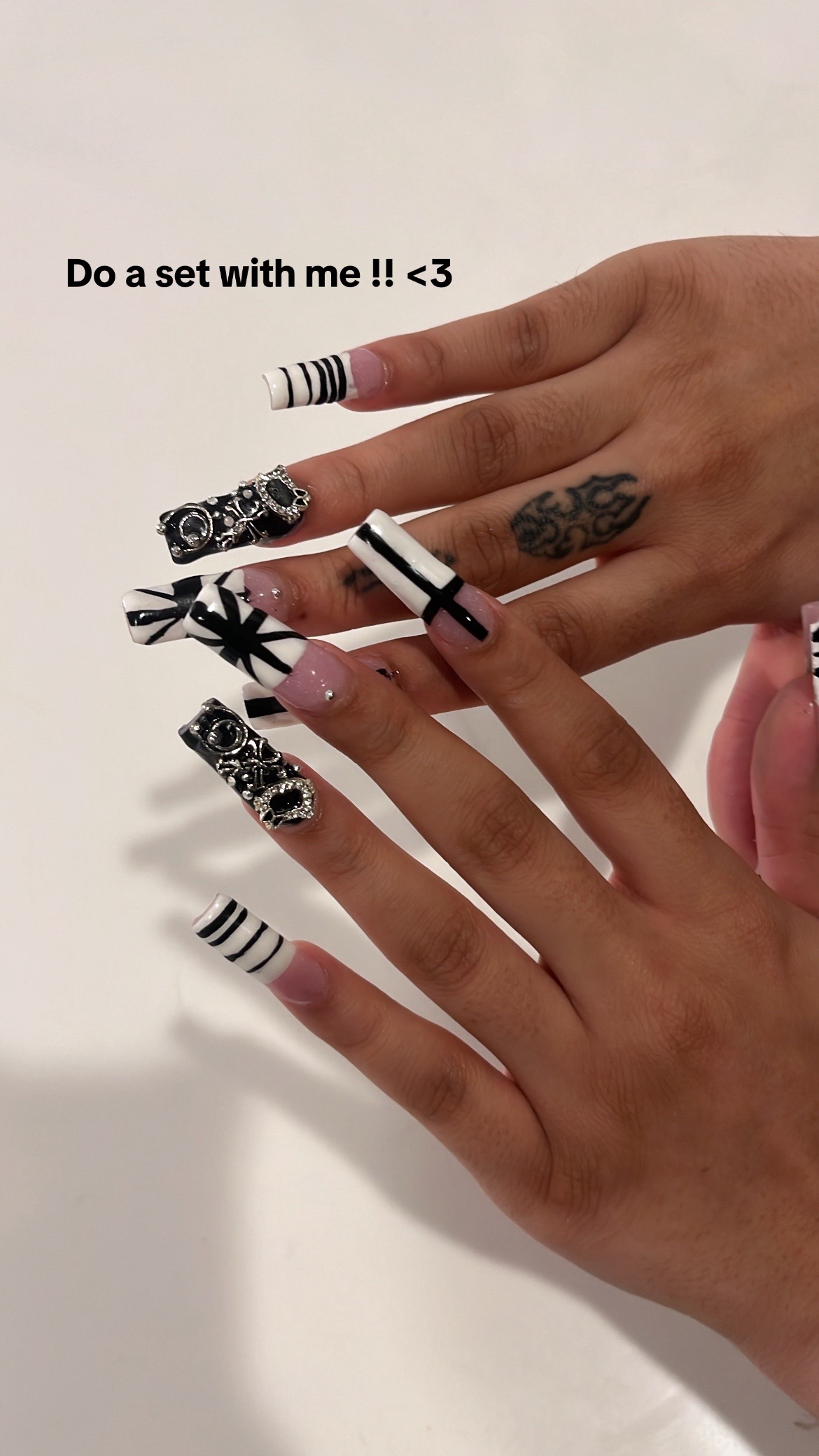 @nailsforangelz