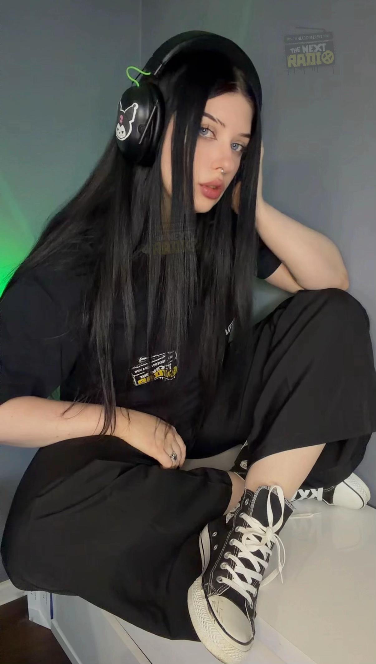 @Sasha Gromova