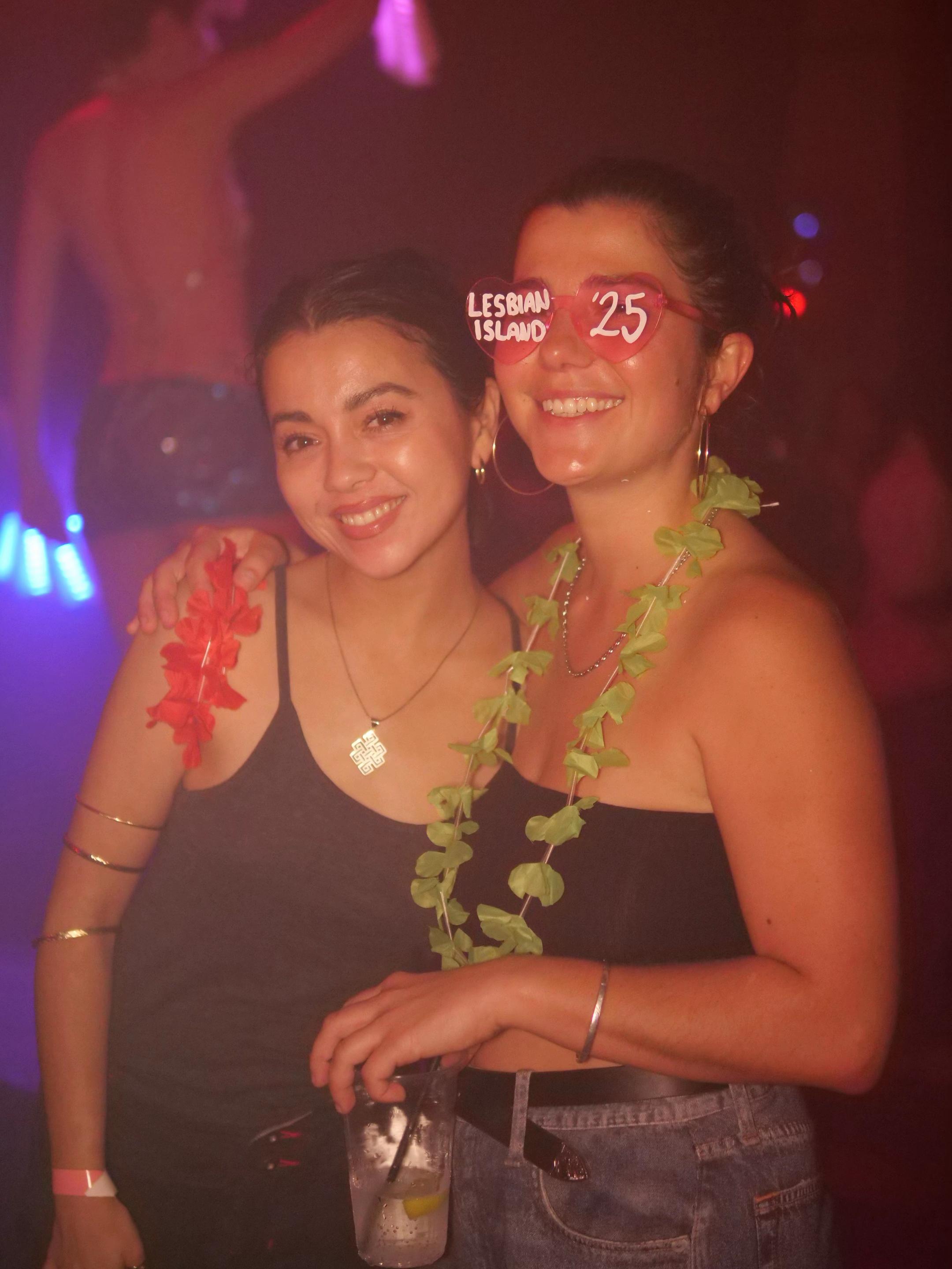 @Lesbian Island🏝️