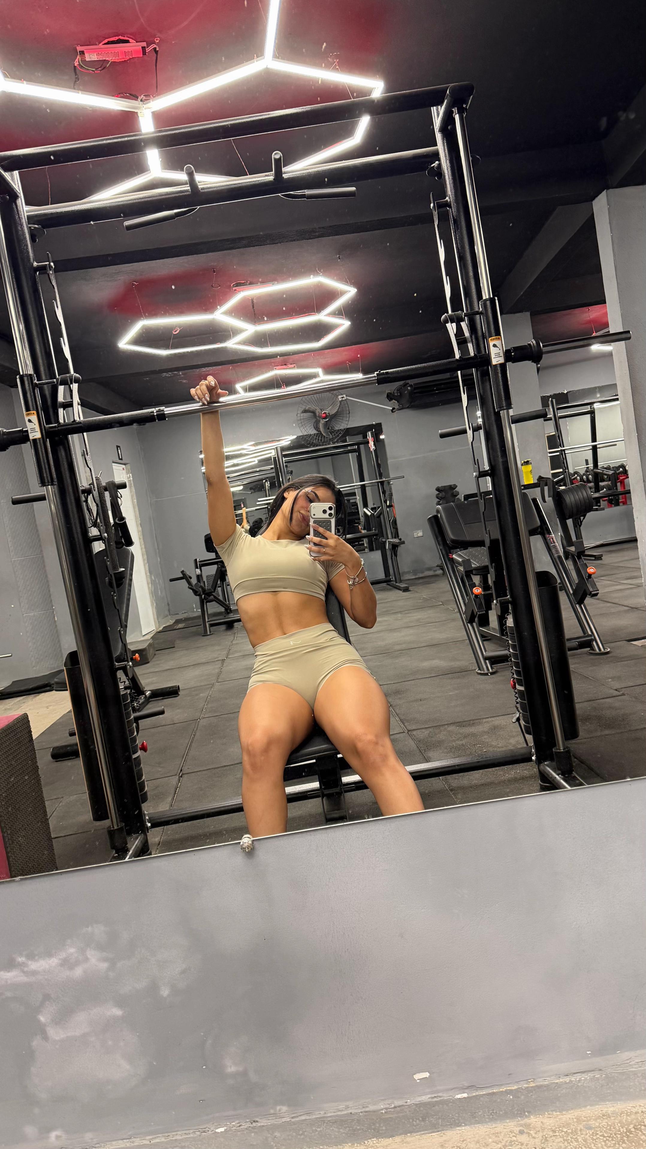 @naelypereira