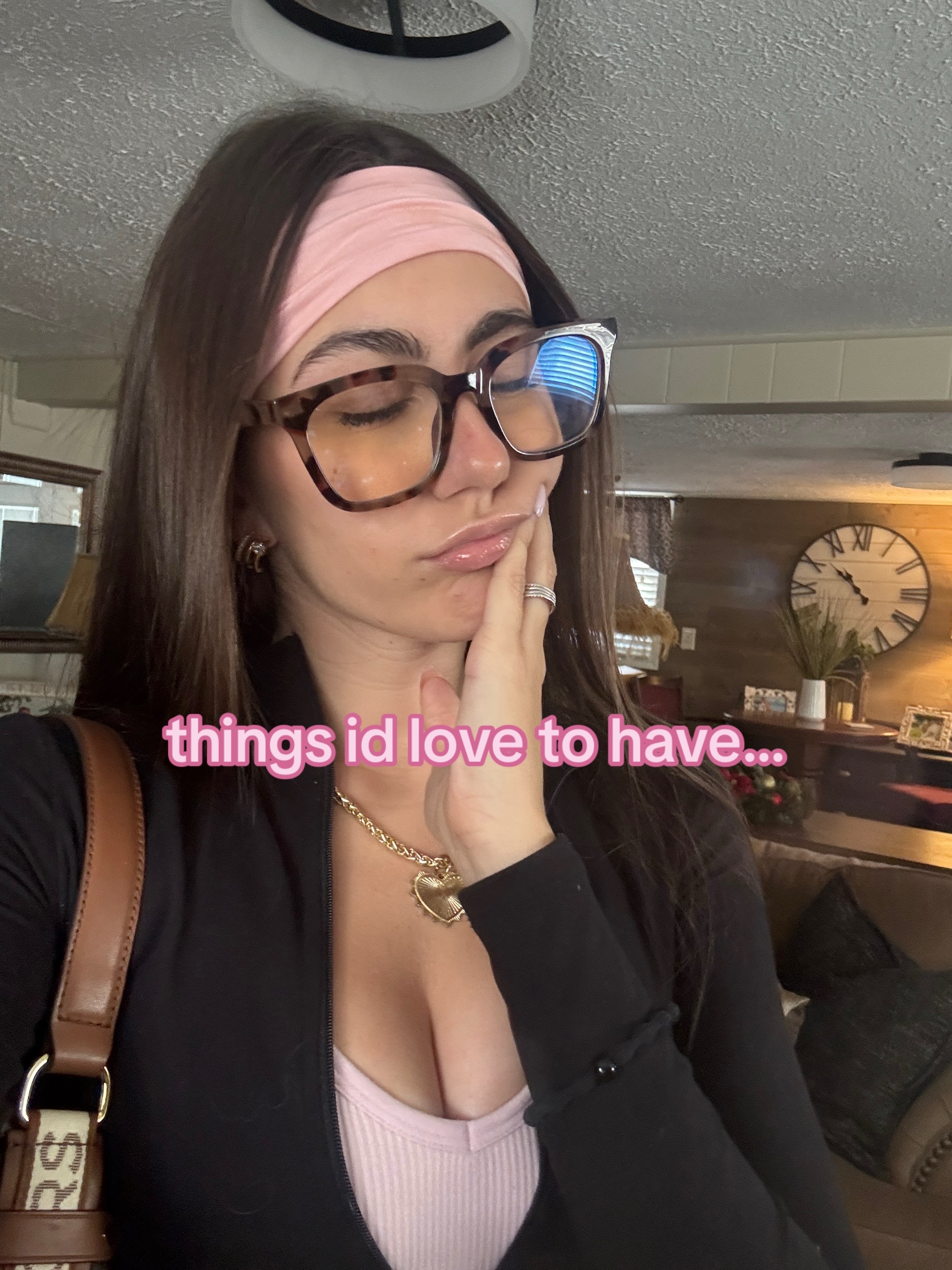 @Farah_Travis_