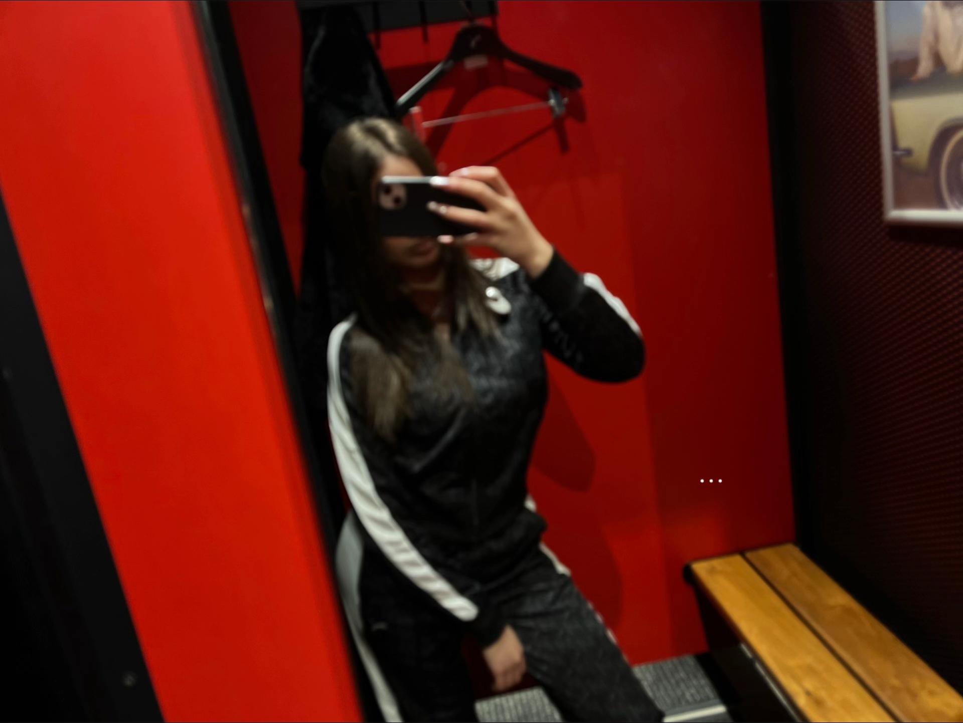 @adelayna_sb