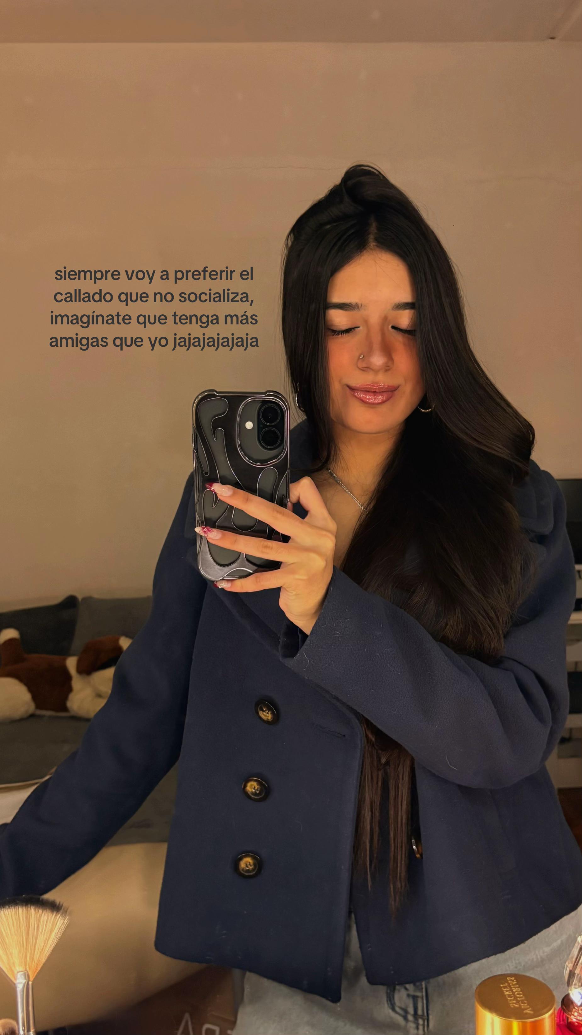 @𝒱𝒶𝓁𝓊 🖤