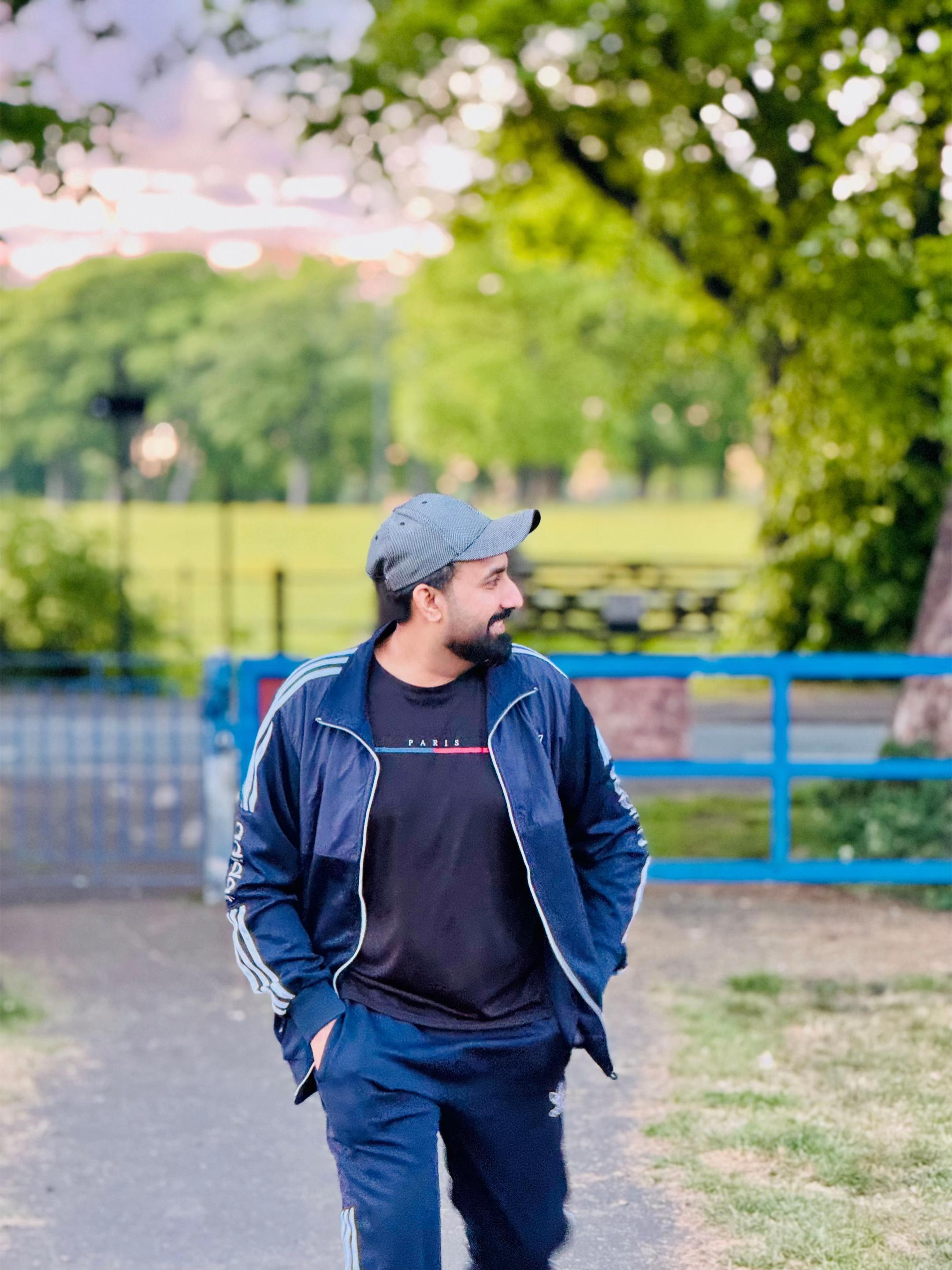 @Usama Gagh 🇵🇰 🇬🇧
