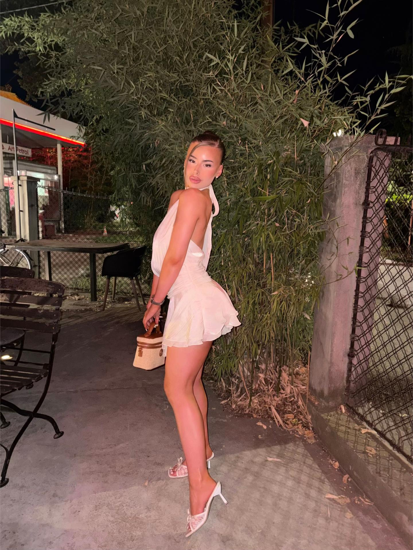 @Luna