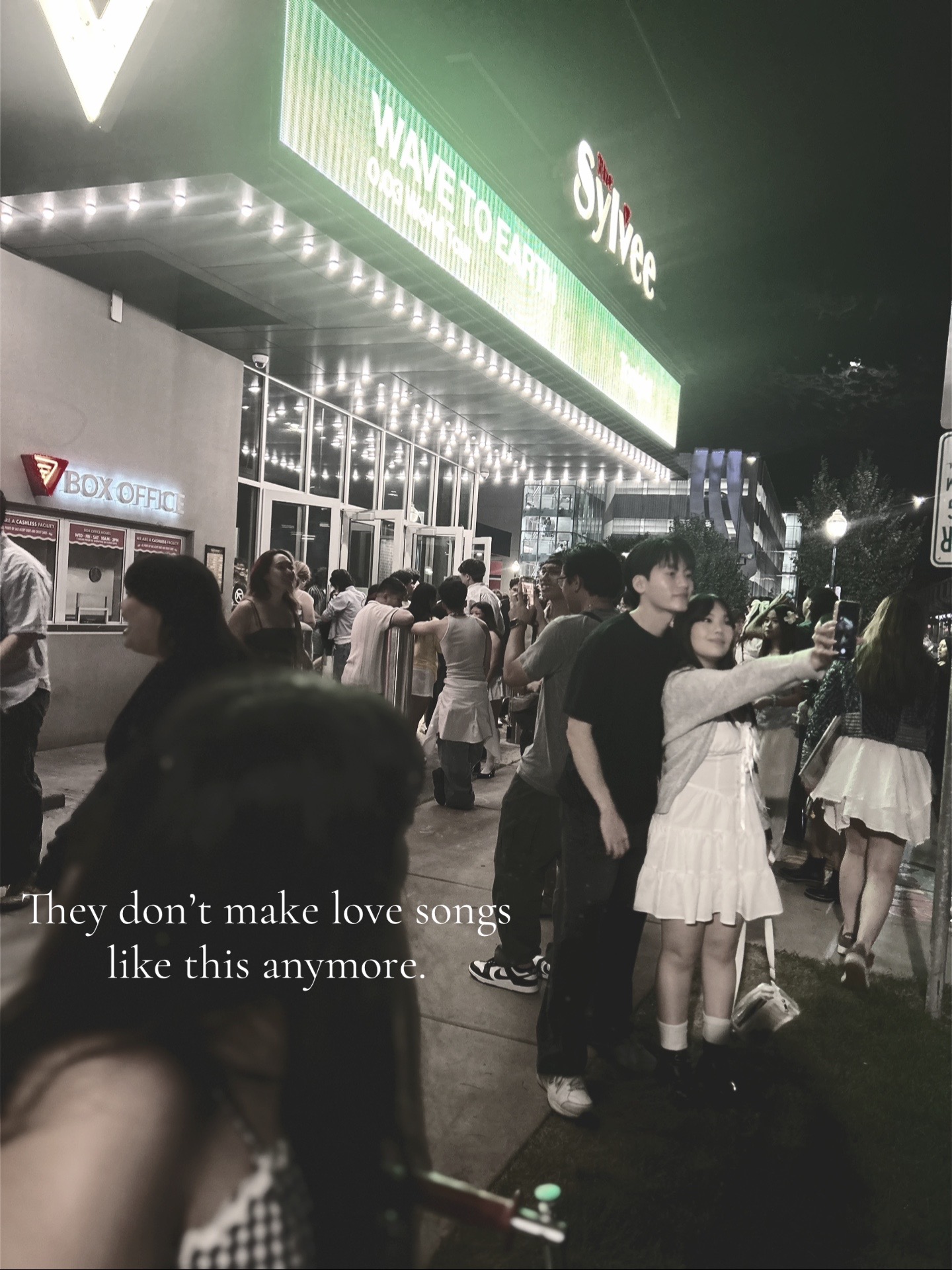 @Victoria  (felixs gf)🤭