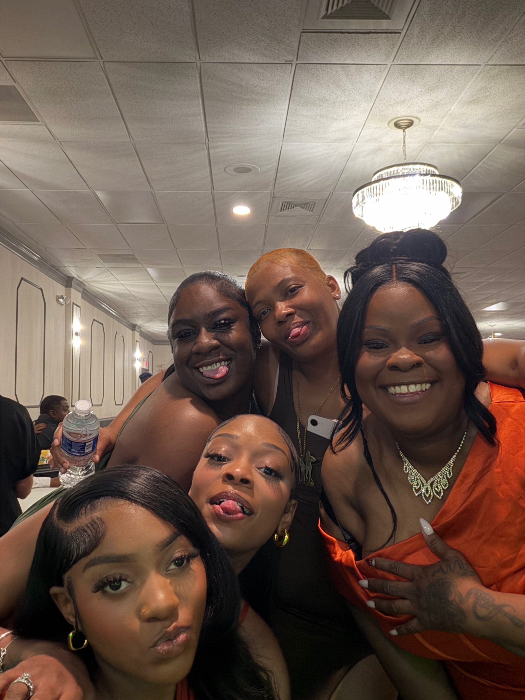 @A’Mour Mom
