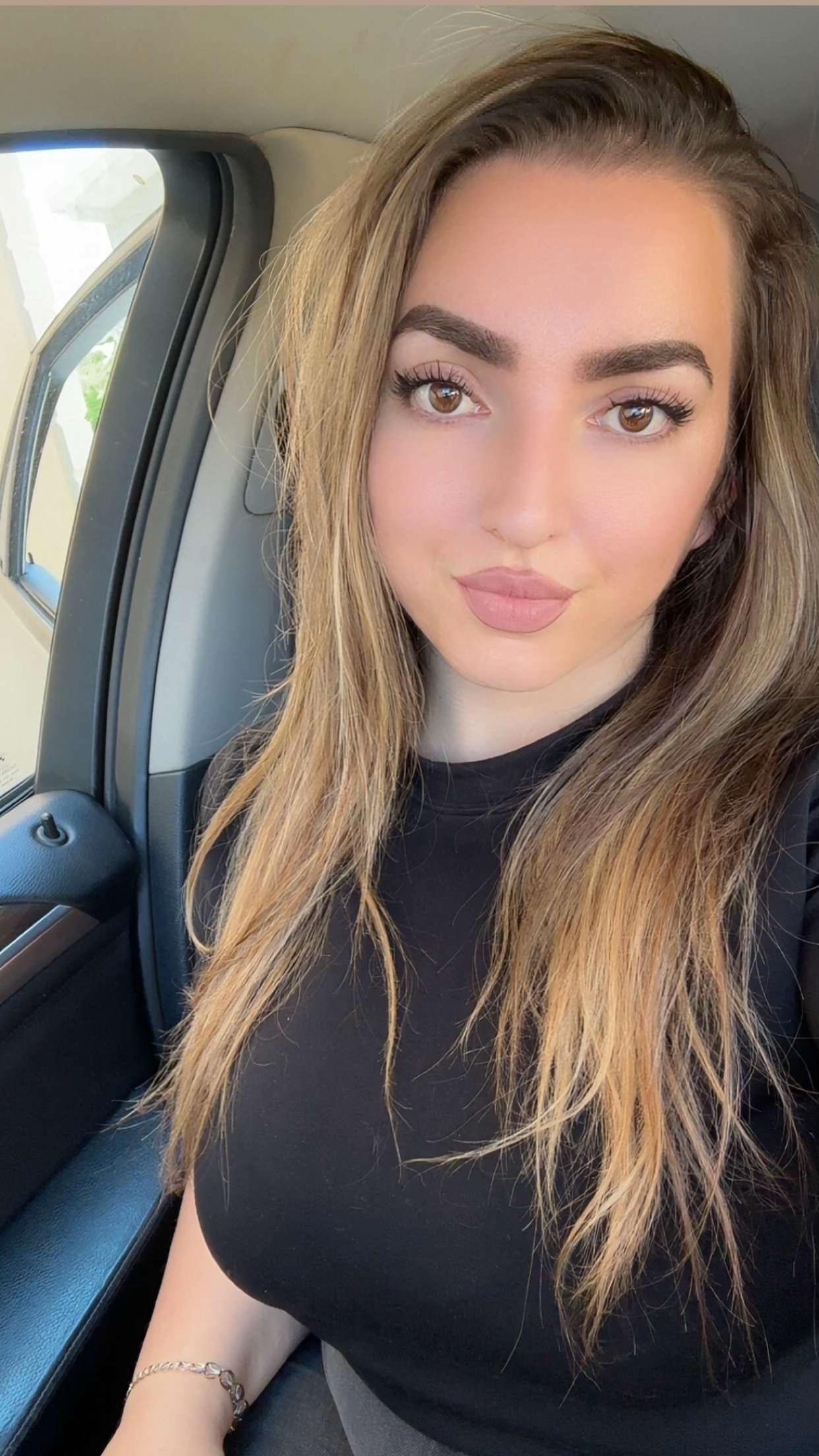 @Dina🌸