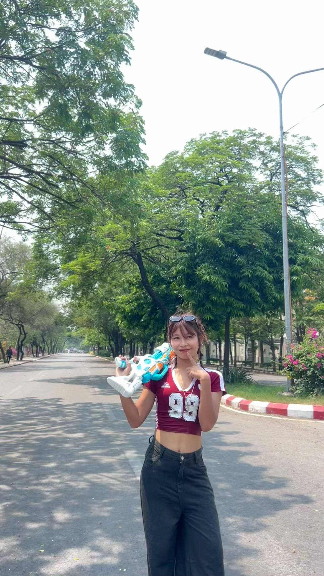 @Yoon Wa Di Hlaing - ရှလွတ်