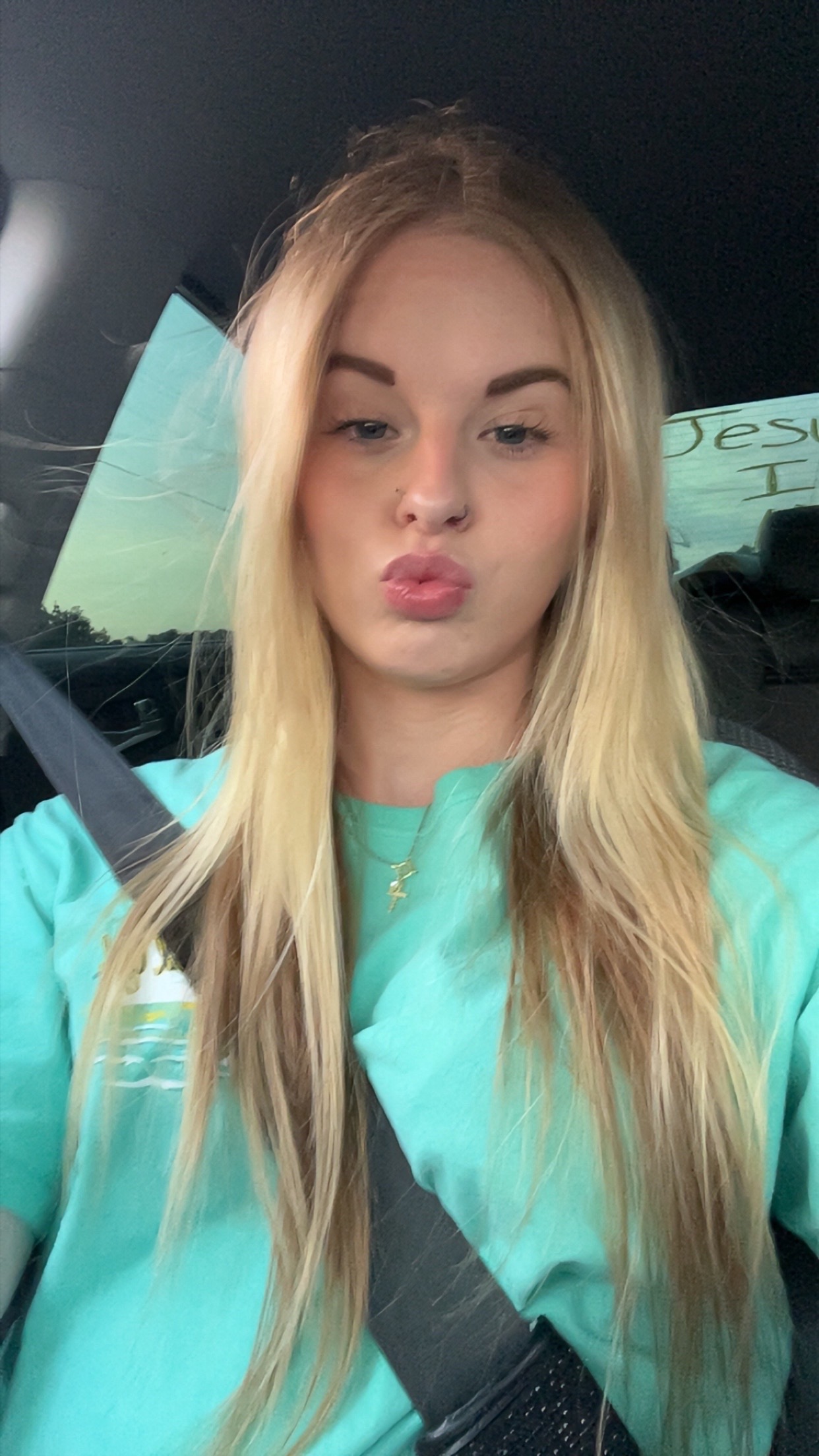 @ur.favorite.blonde24