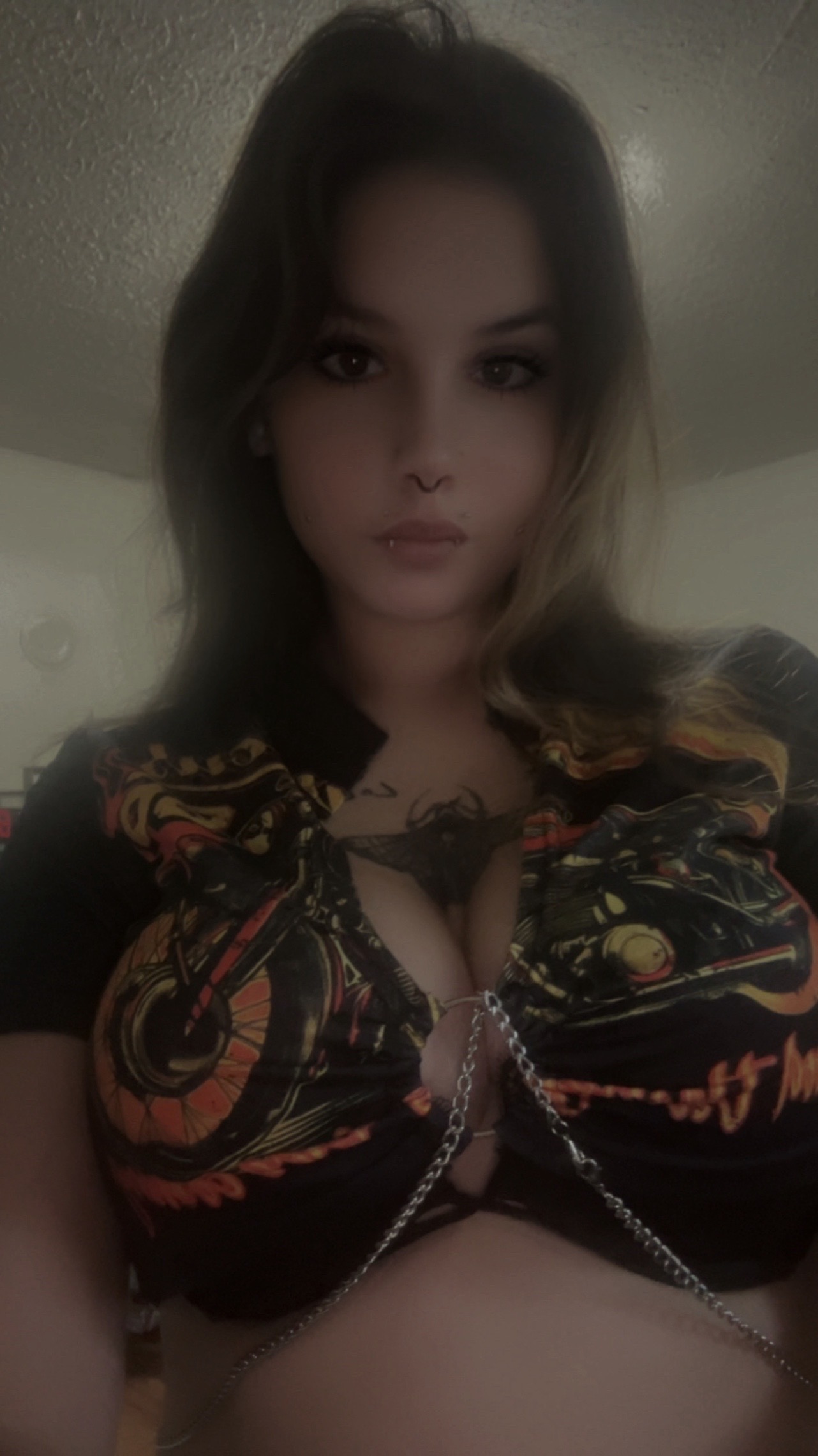 @Pretty Lil Gothic Thang 🥀🖤
