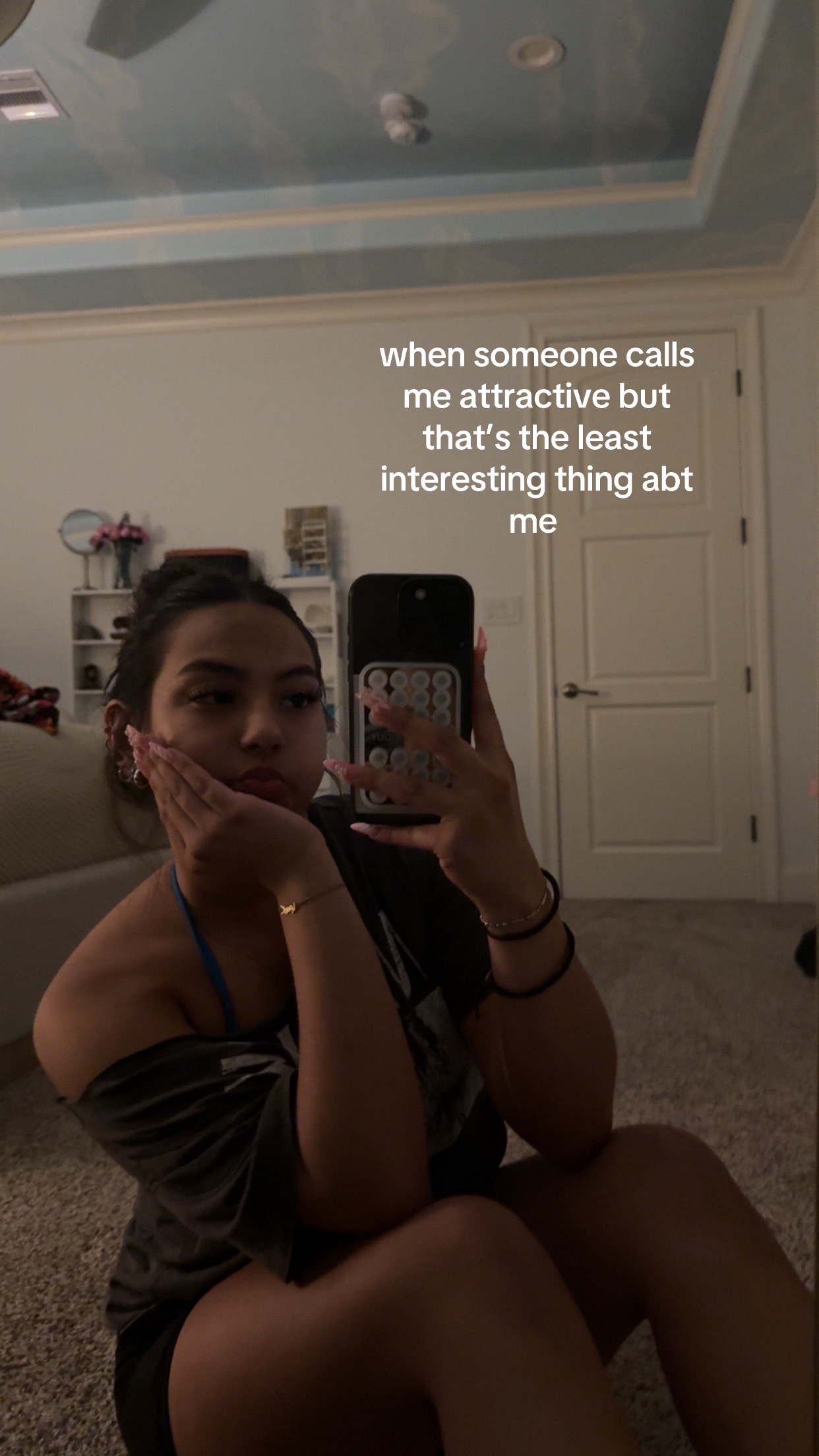 @𝔰𝔬𝔭𝔥𝔦𝔞 𝔷𝔢𝔯𝔪𝔢𝔫𝔬