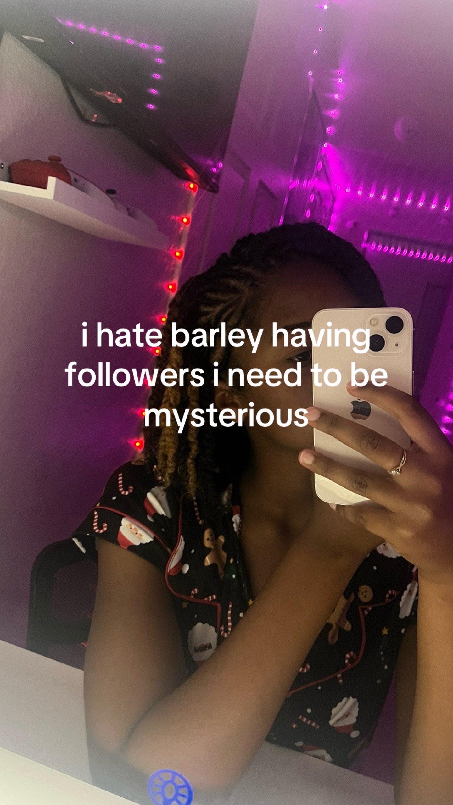 @femalesmurk