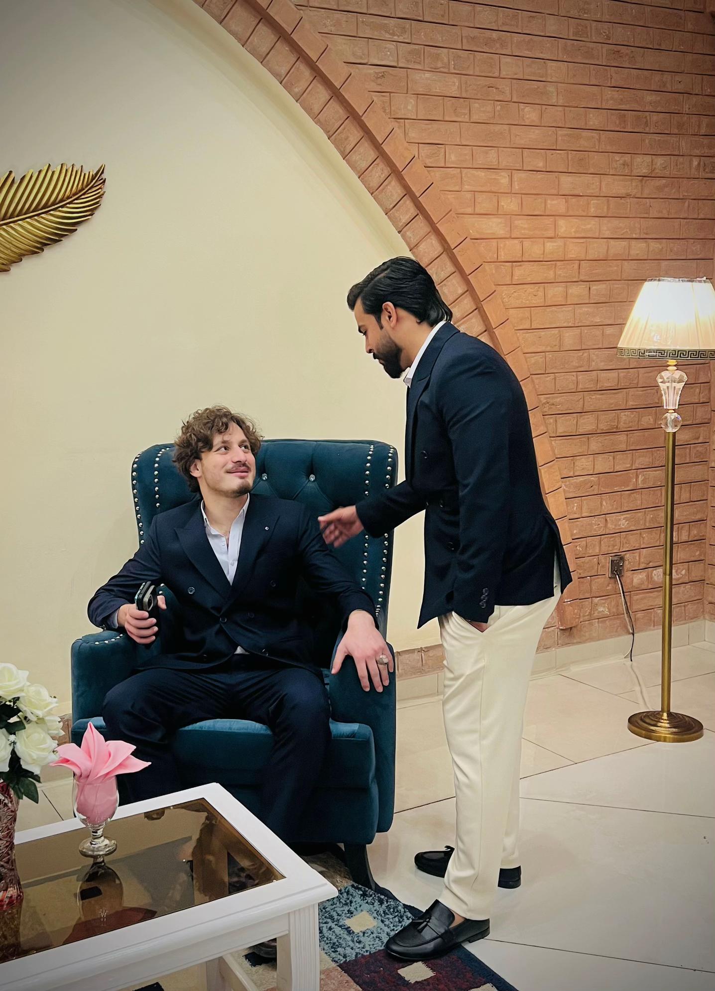 @عزیز خان 🚩