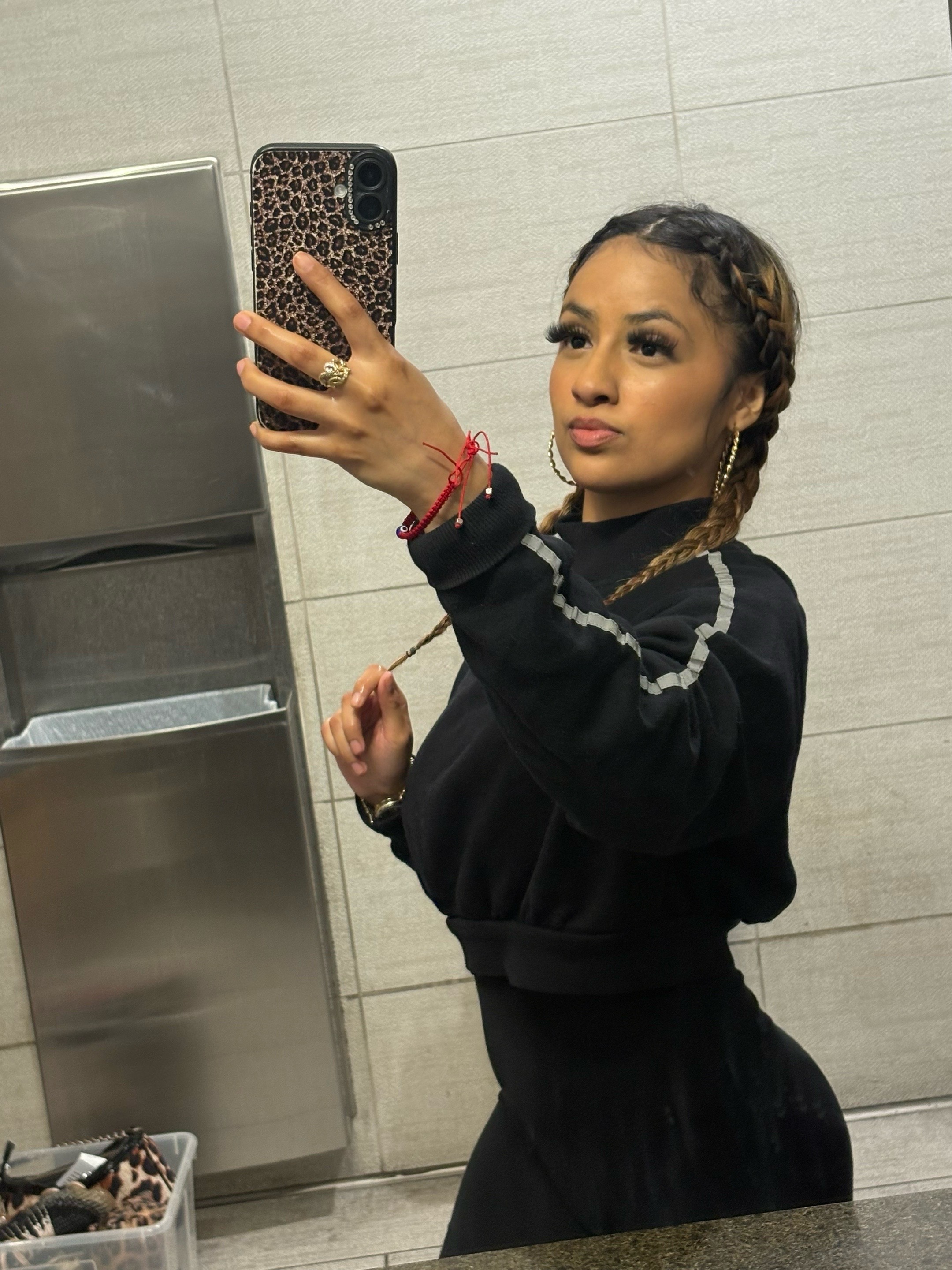 @Prettyygirll.P