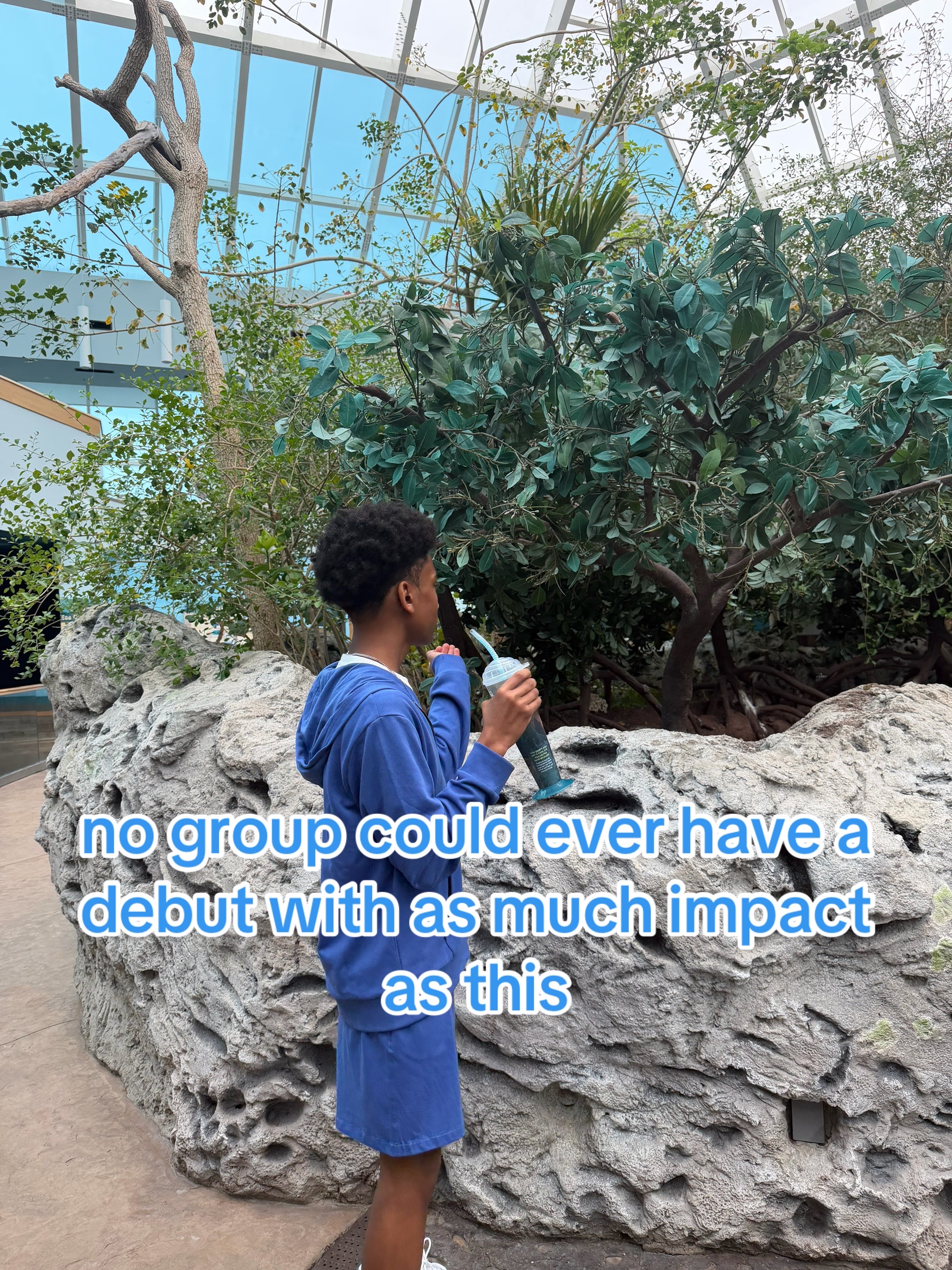 @⃟