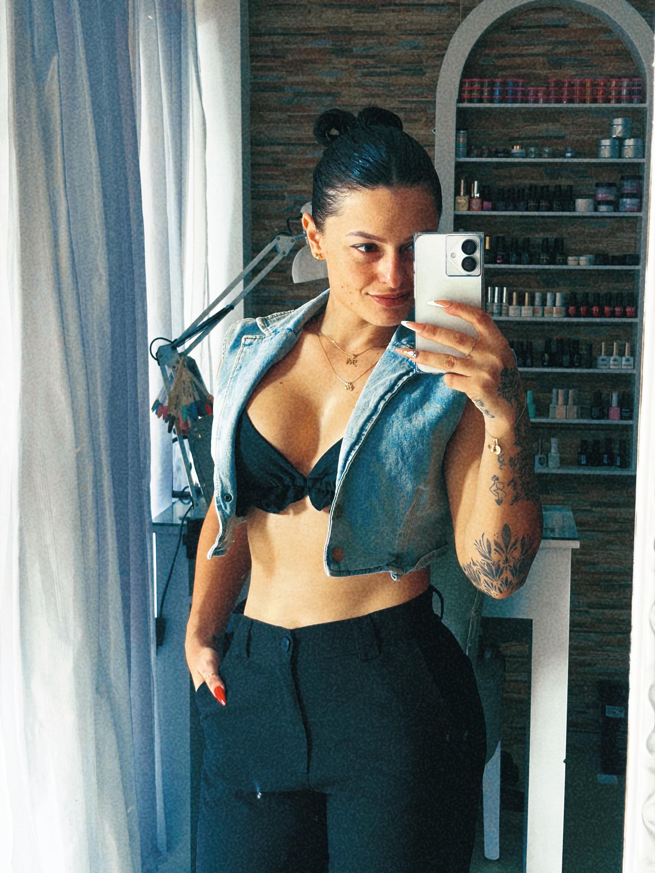 @M&oacute;nica