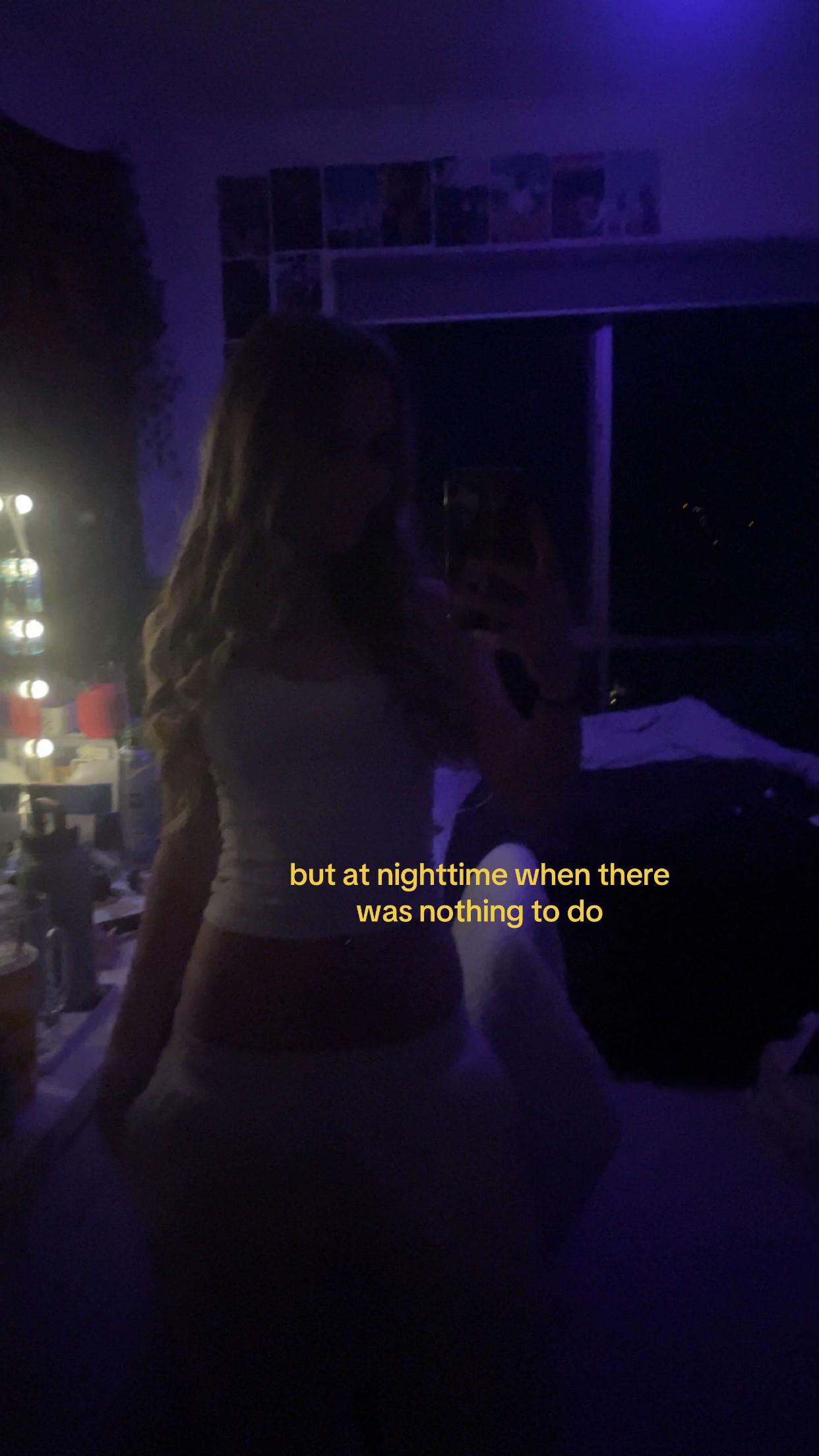 @unironicallyblonde