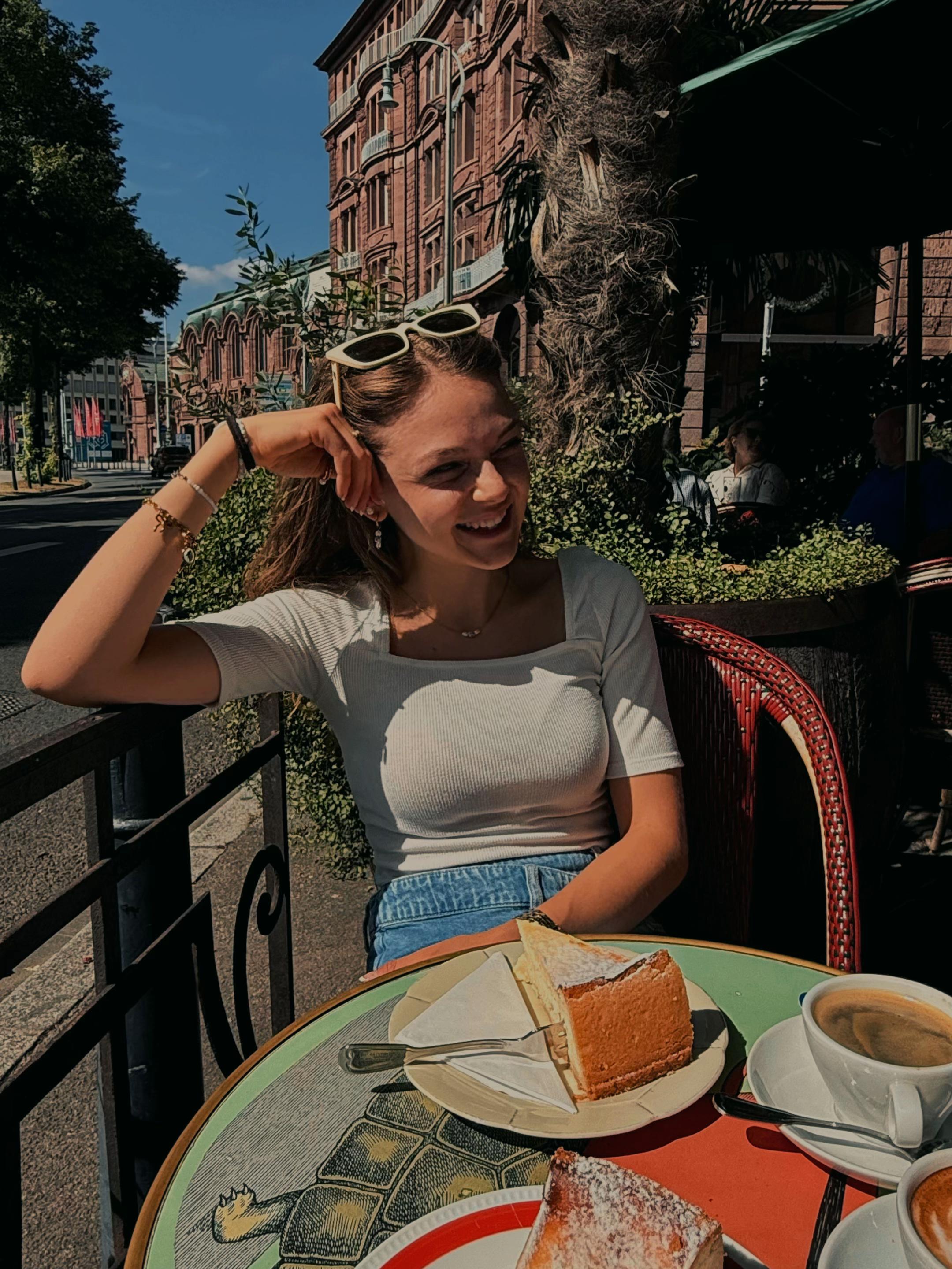 @hannah helena🌟🫐🎬