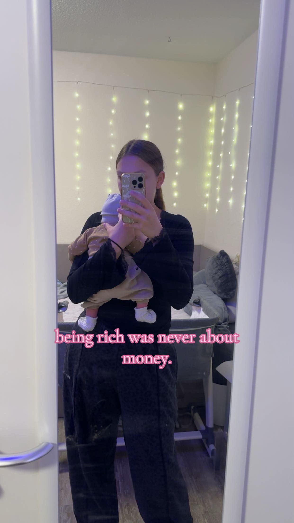 @𝐊𝐢𝐦𝐢|𝐠𝐢𝐫𝐥𝐦𝐨𝐦🩷