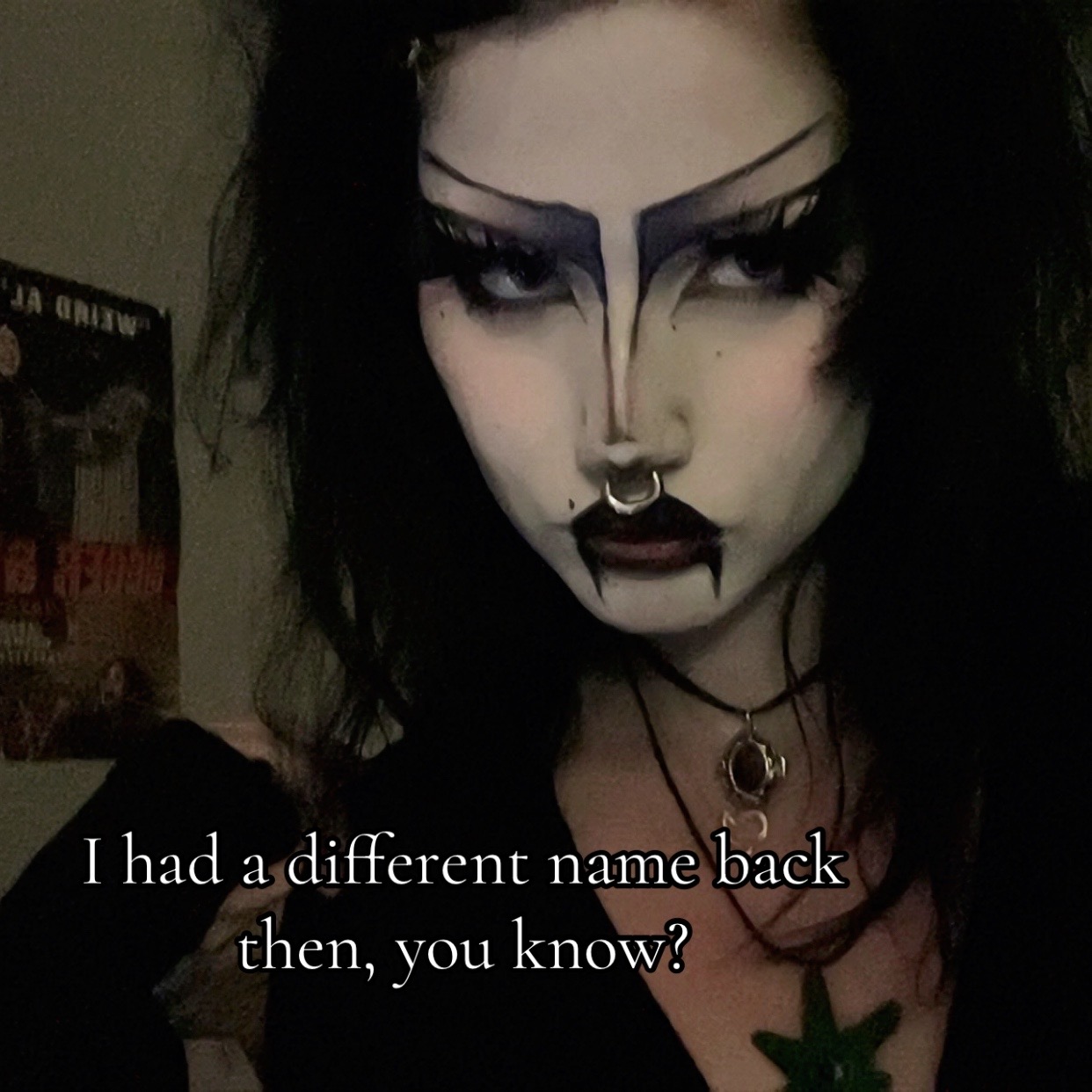 @༺🕷𖤐𝕽𝖔𝖇𝖇𝖘 𝖂𝖎𝖋𝖊𖤐🕷༻