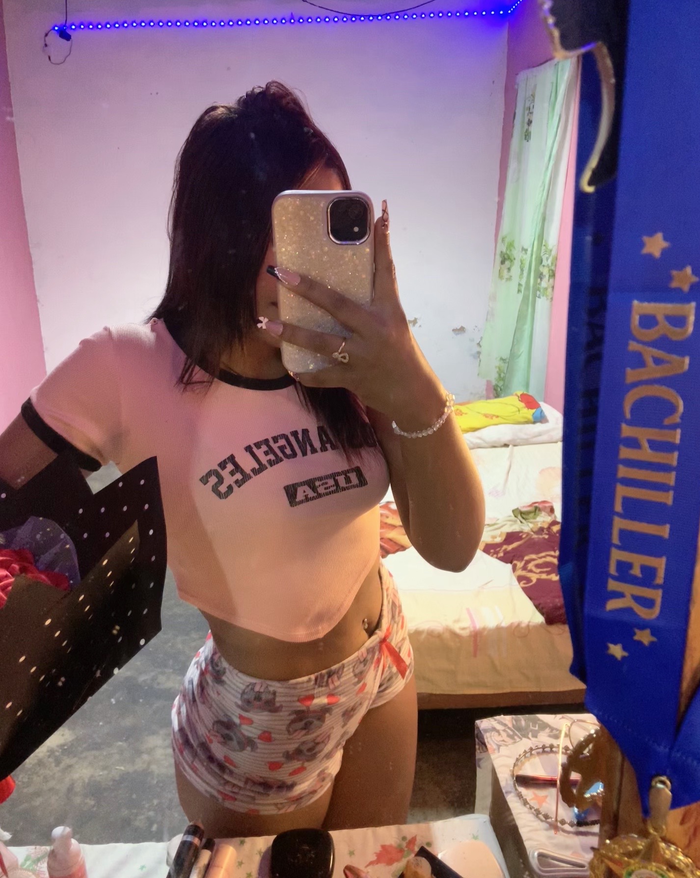 @Victoria👅