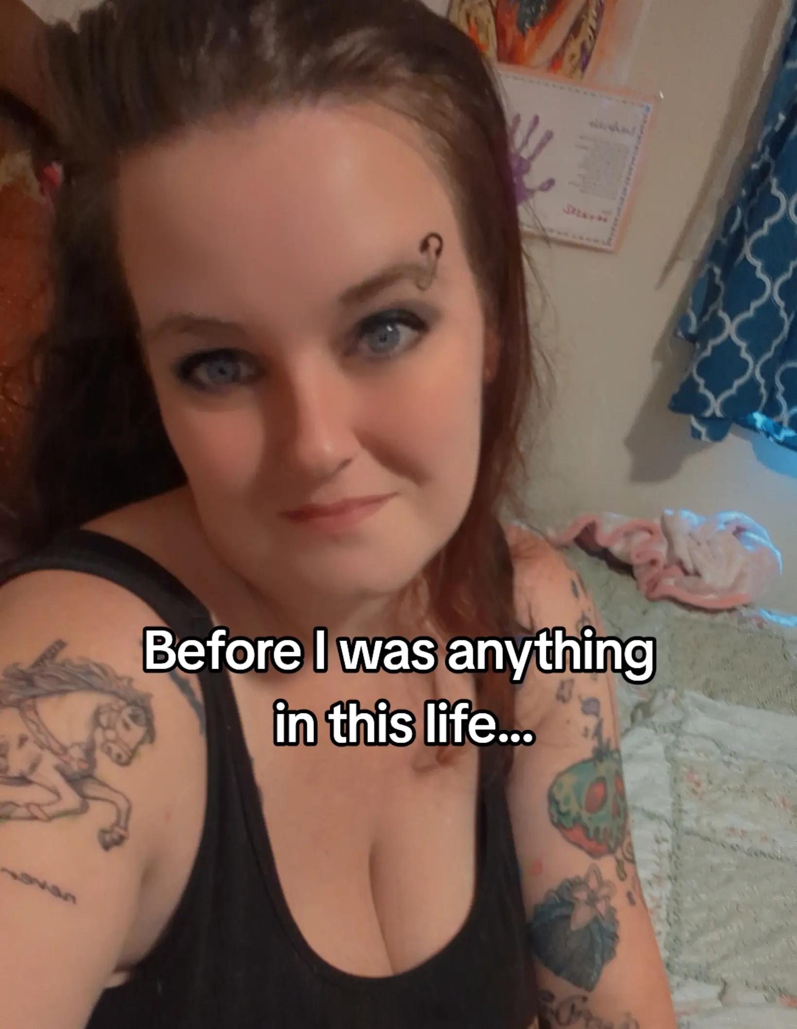 @EmoChickThatsBroken🖤