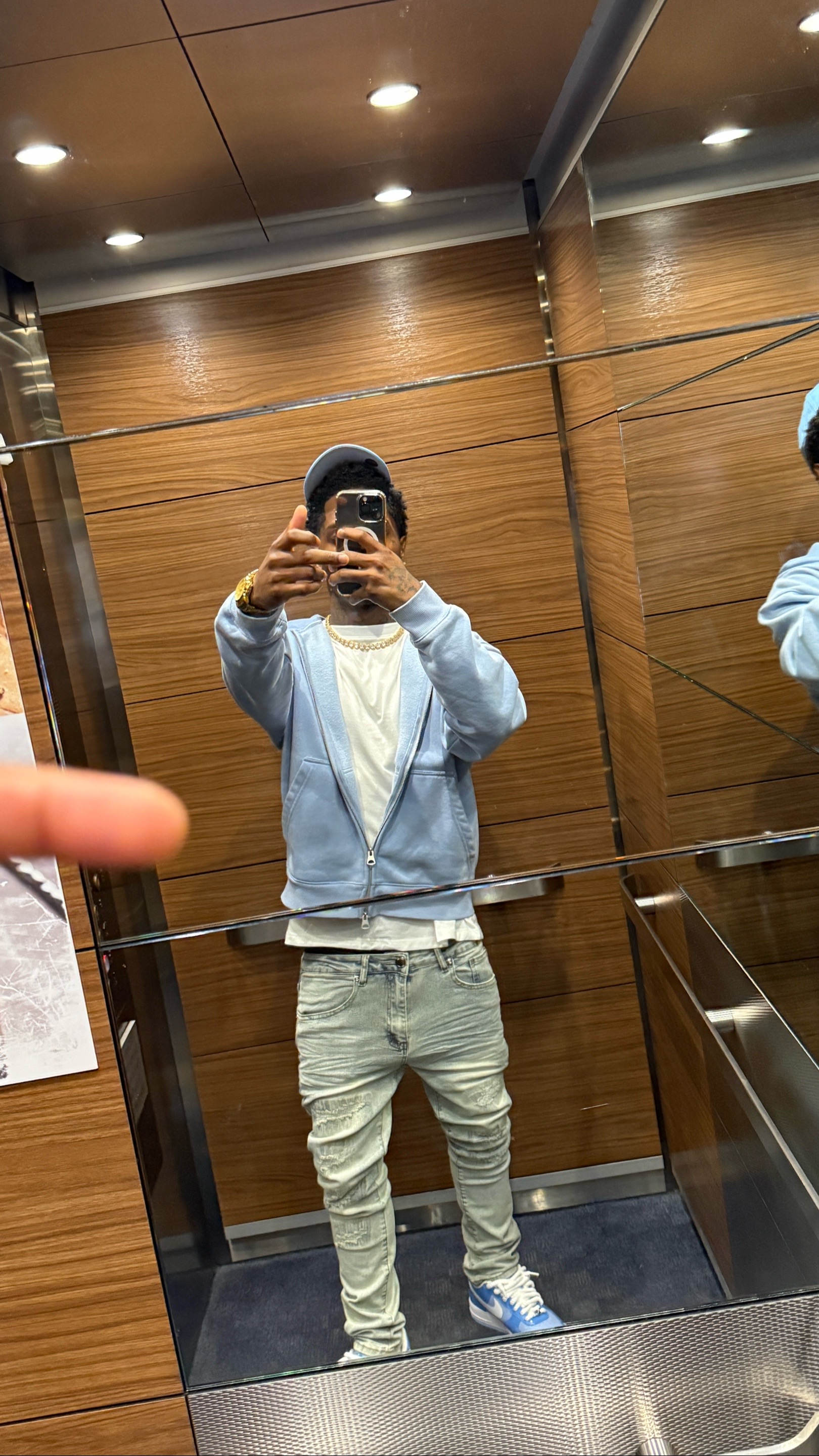 @LARENTAE