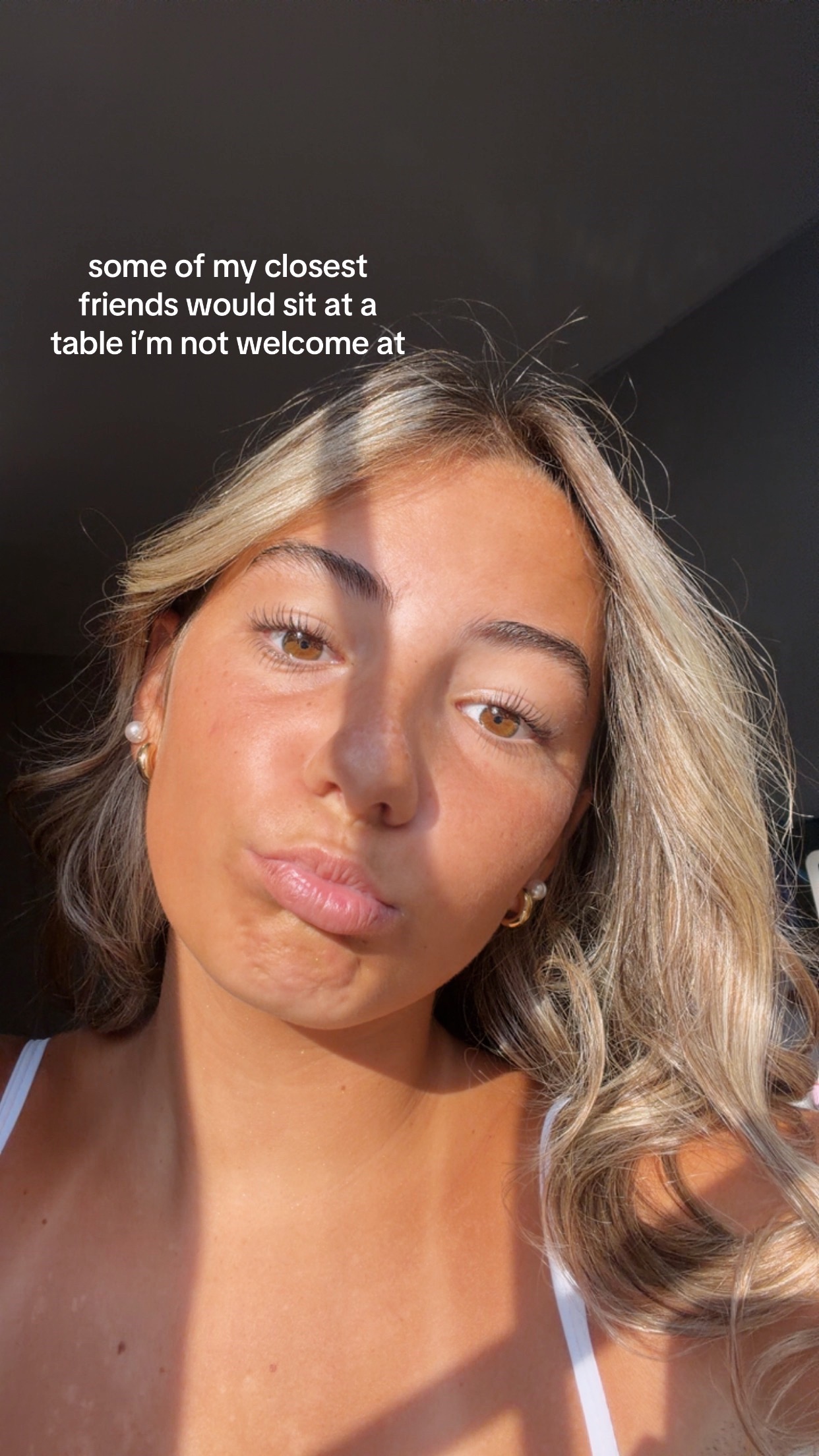 @👩🏽🦯👩🏽🦯➡️