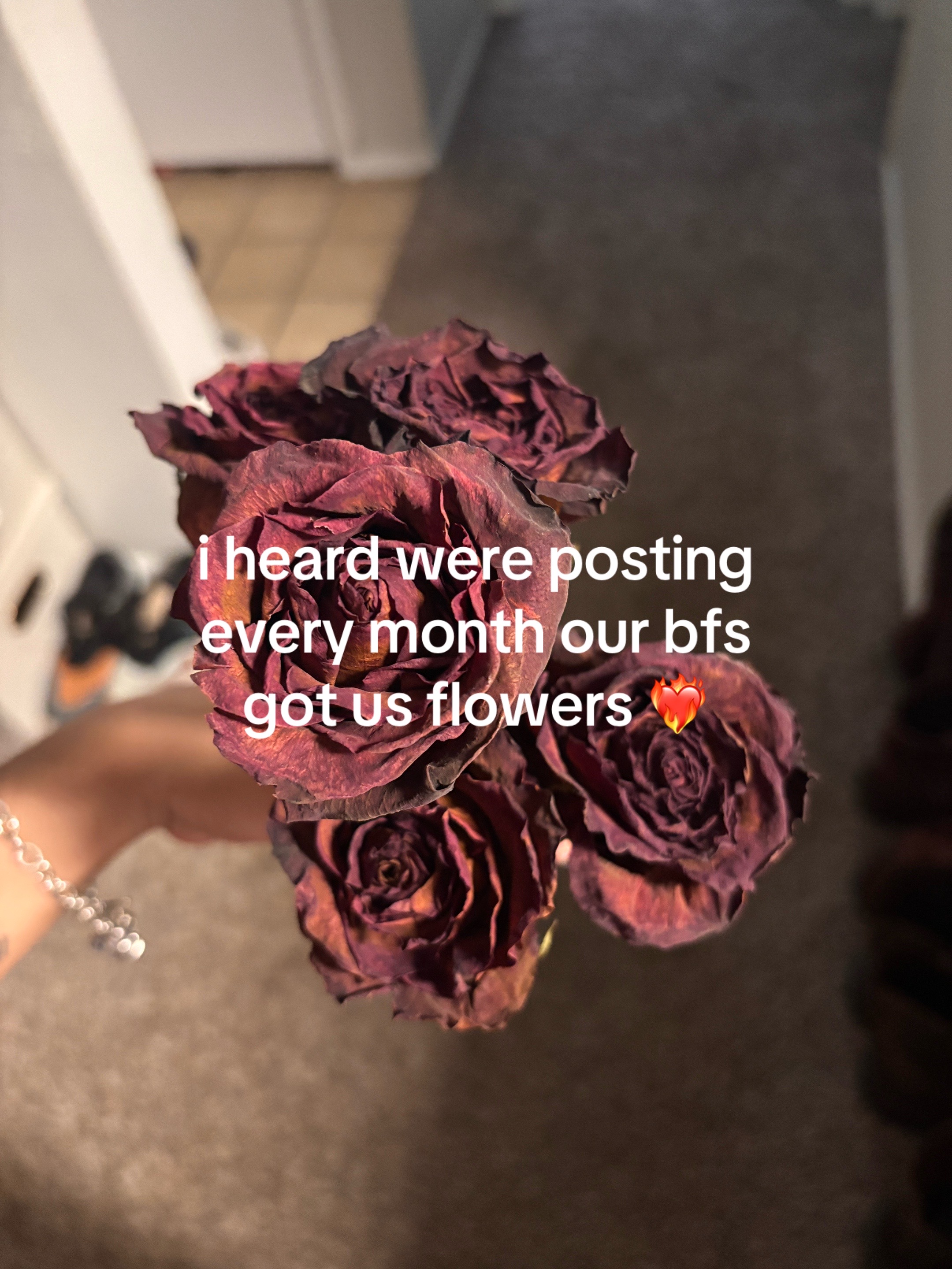 @𝒬𝓊𝑒𝑒𝓃𝒾𝑒 𖣂🖤
