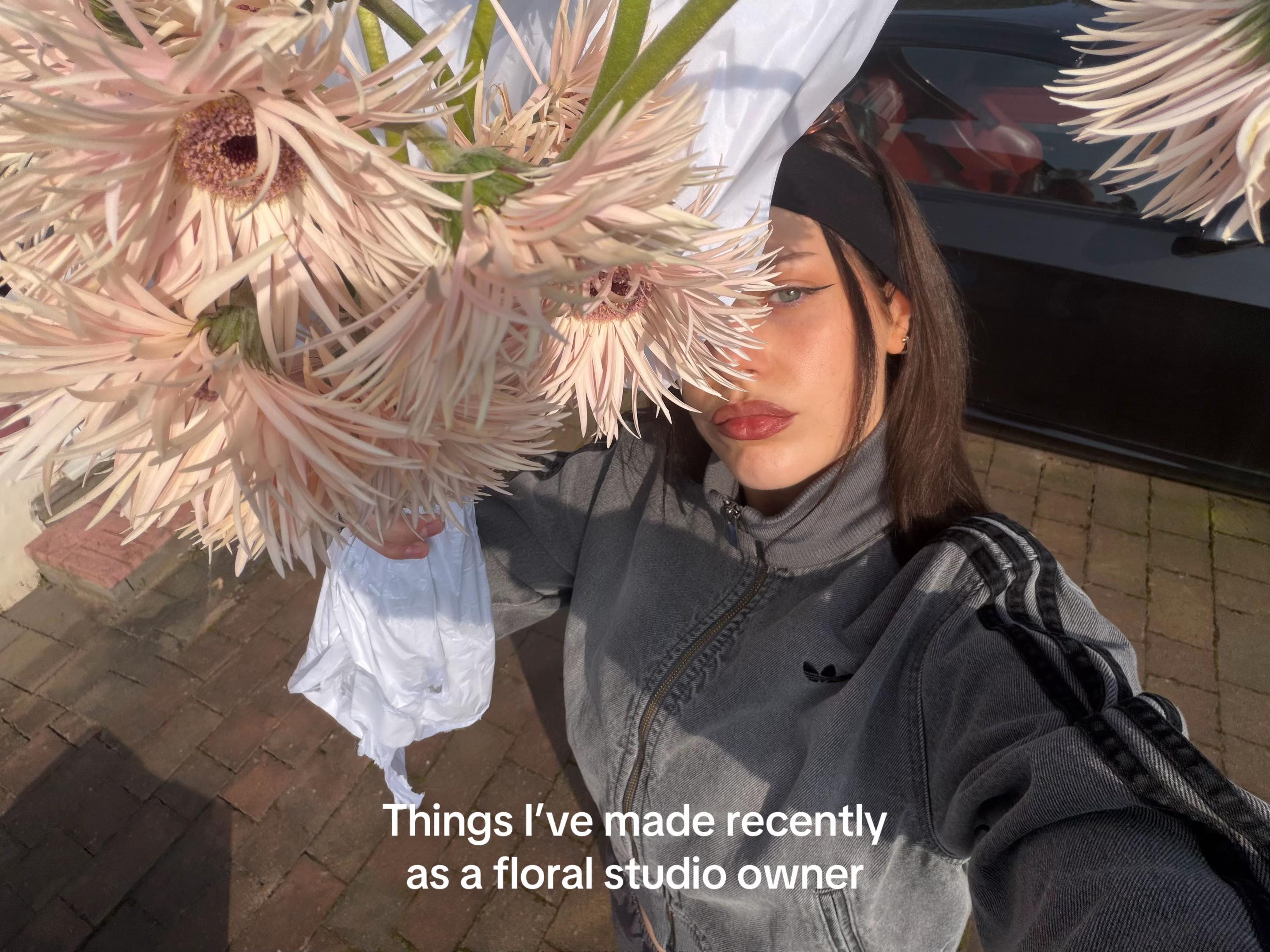 @Elle | BOTANICS