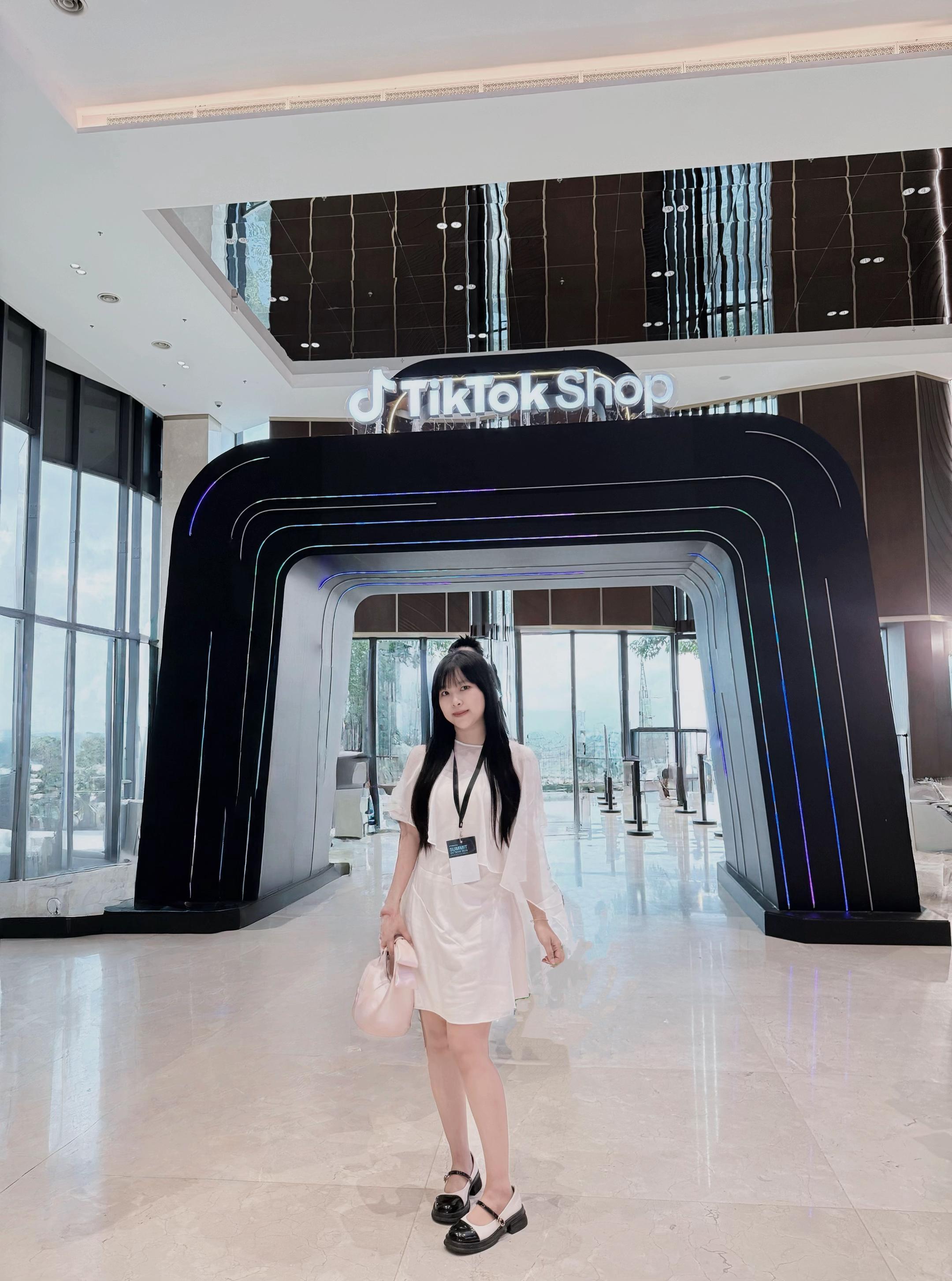 @𝙼ỡ 𝚁𝚎𝚟𝚒𝚎𝚠 ✨🧸