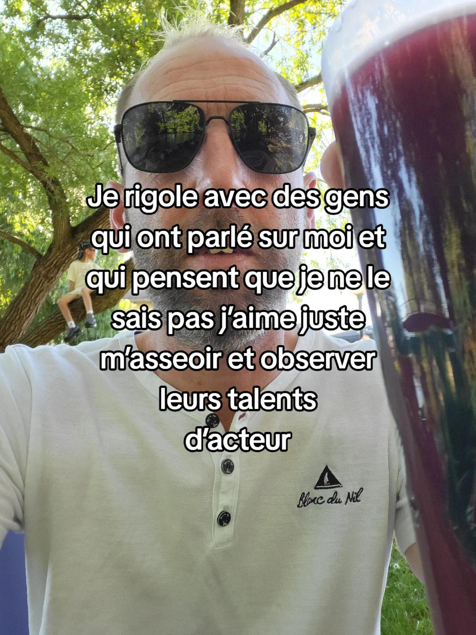 @un homme debout
