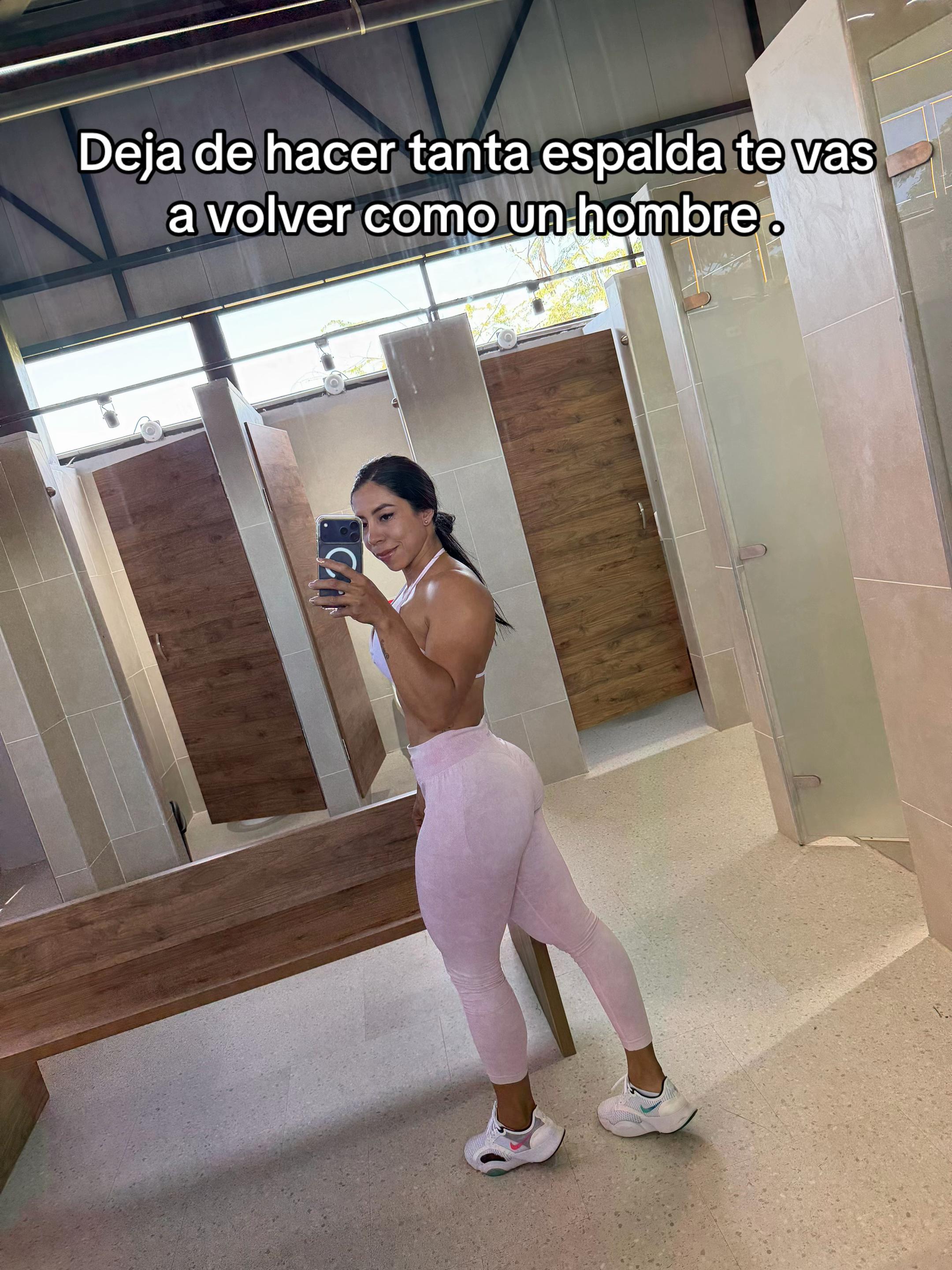 @lillymolinafit