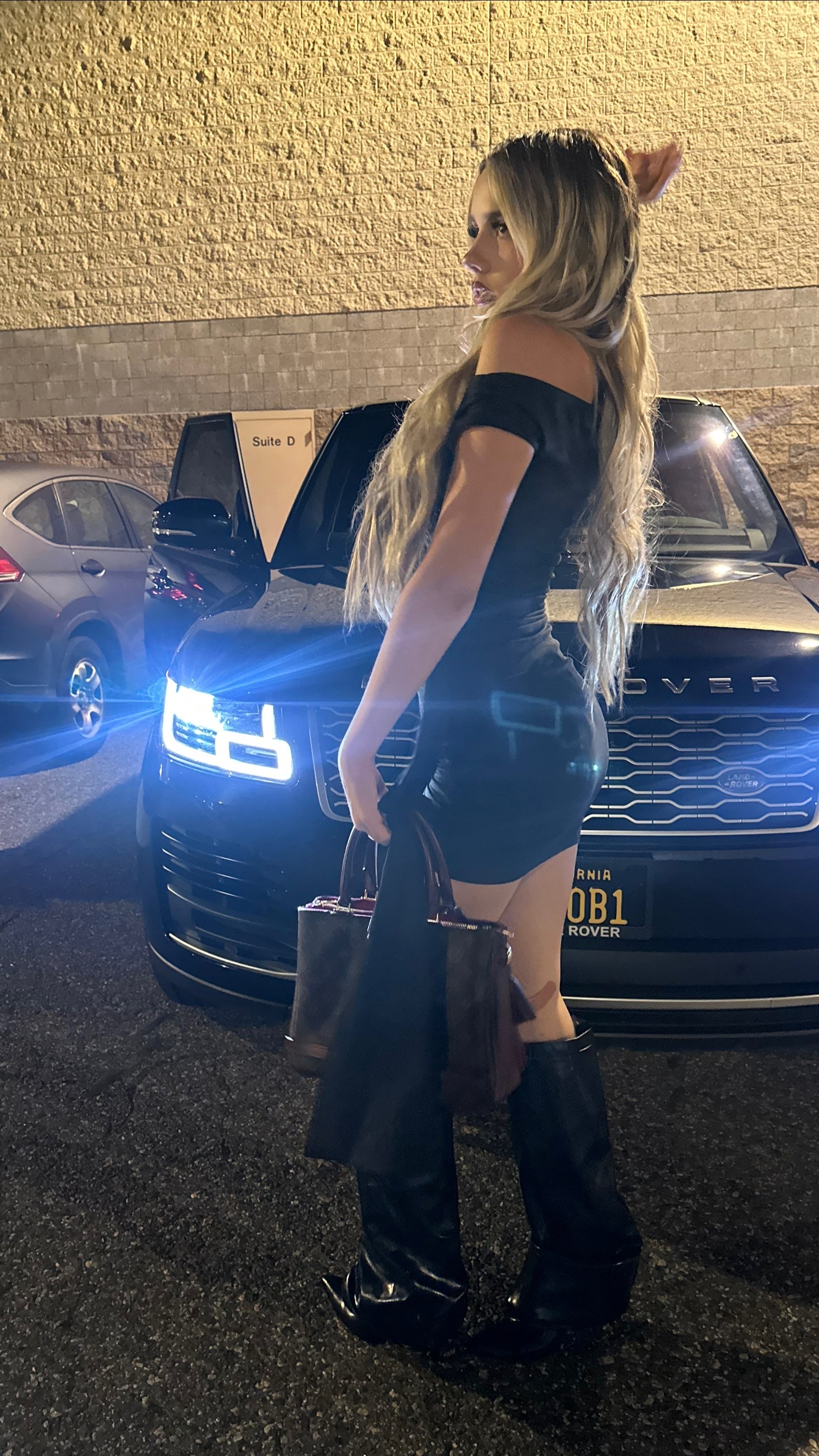 @👅
