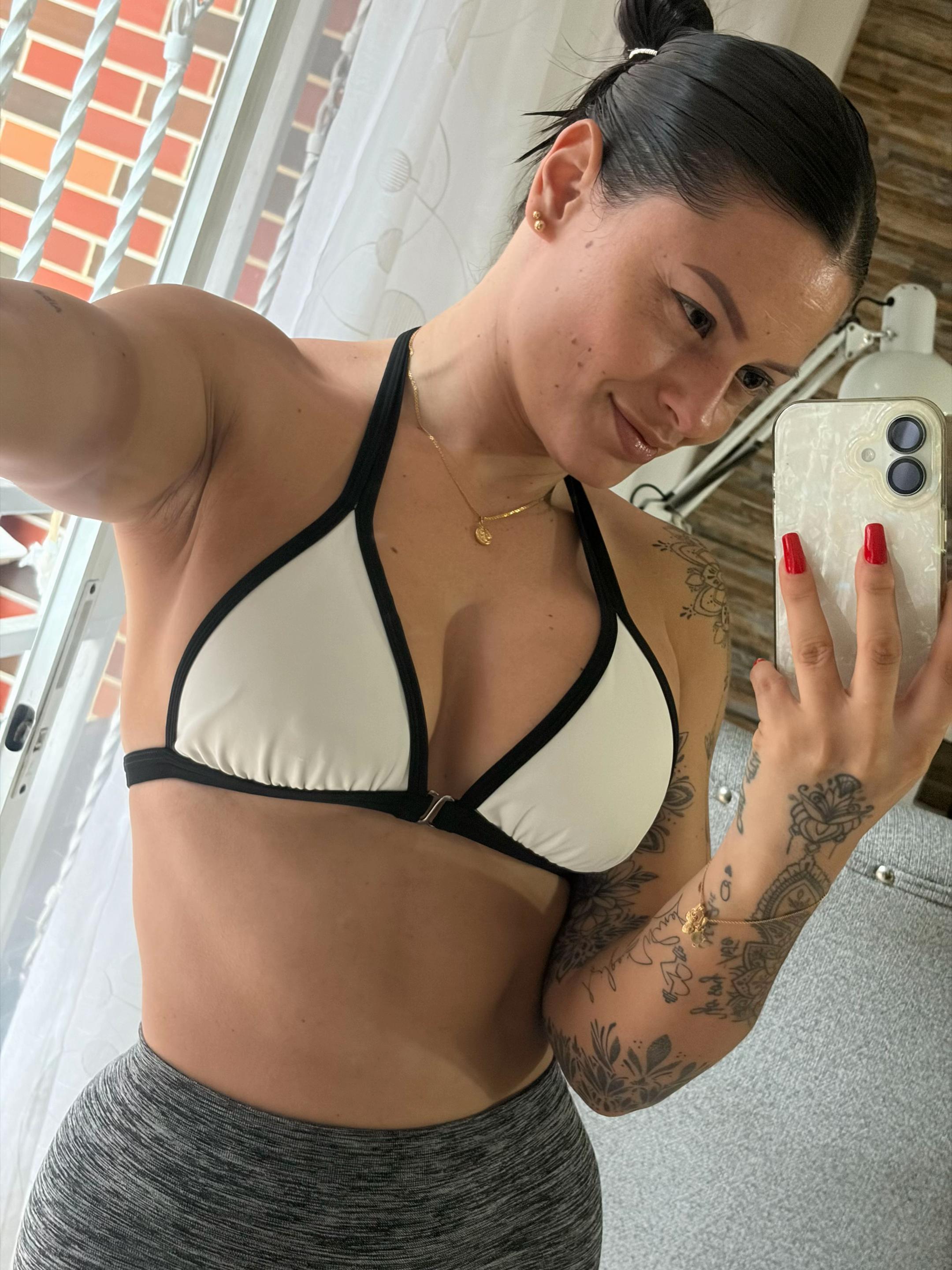 @M&oacute;nica