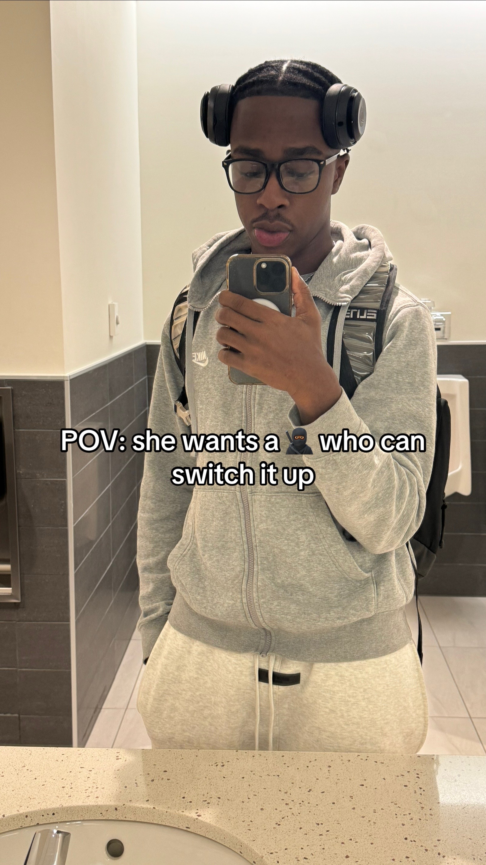 @🧑🏾🦯➡️