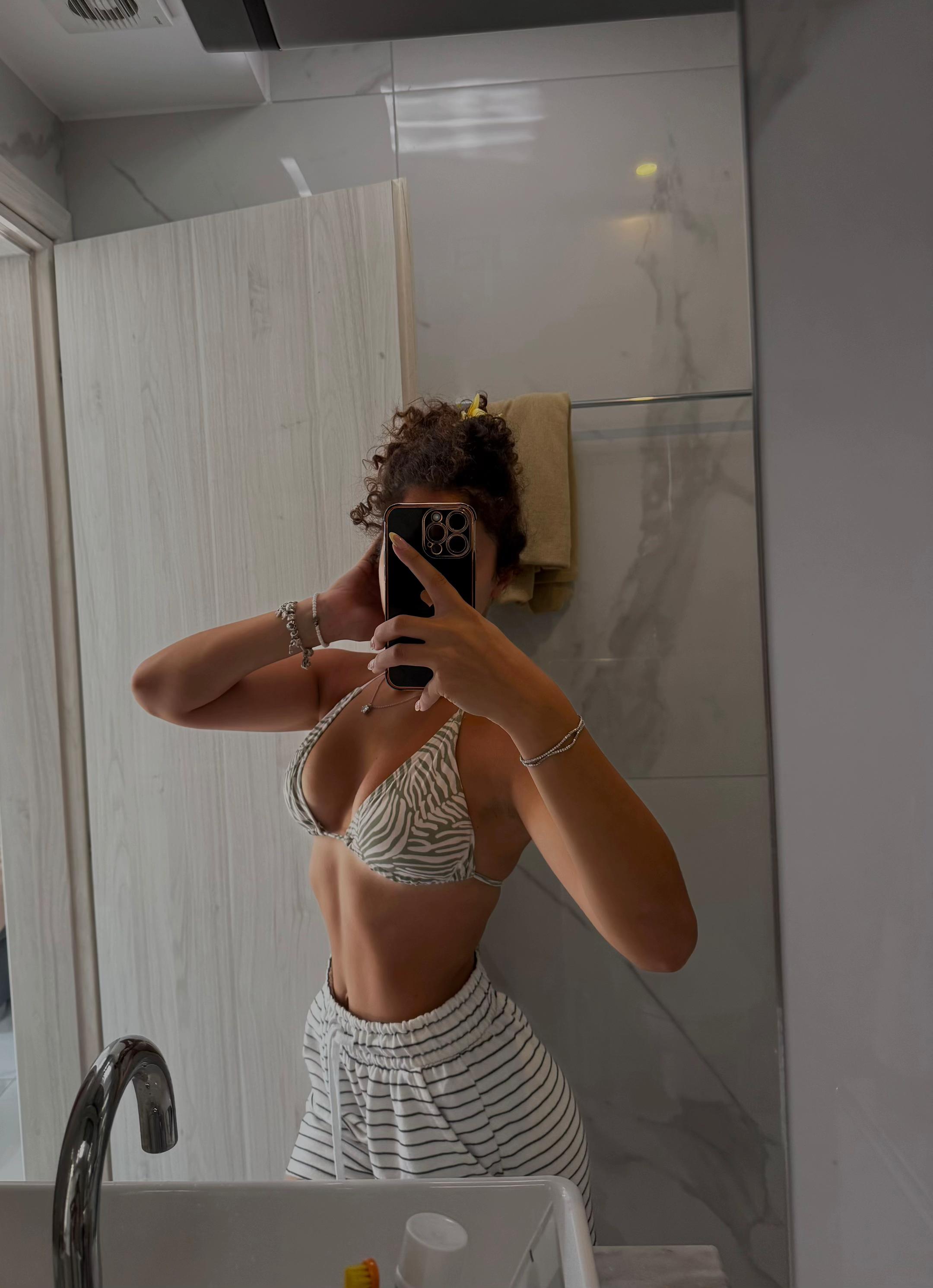 @𝒮