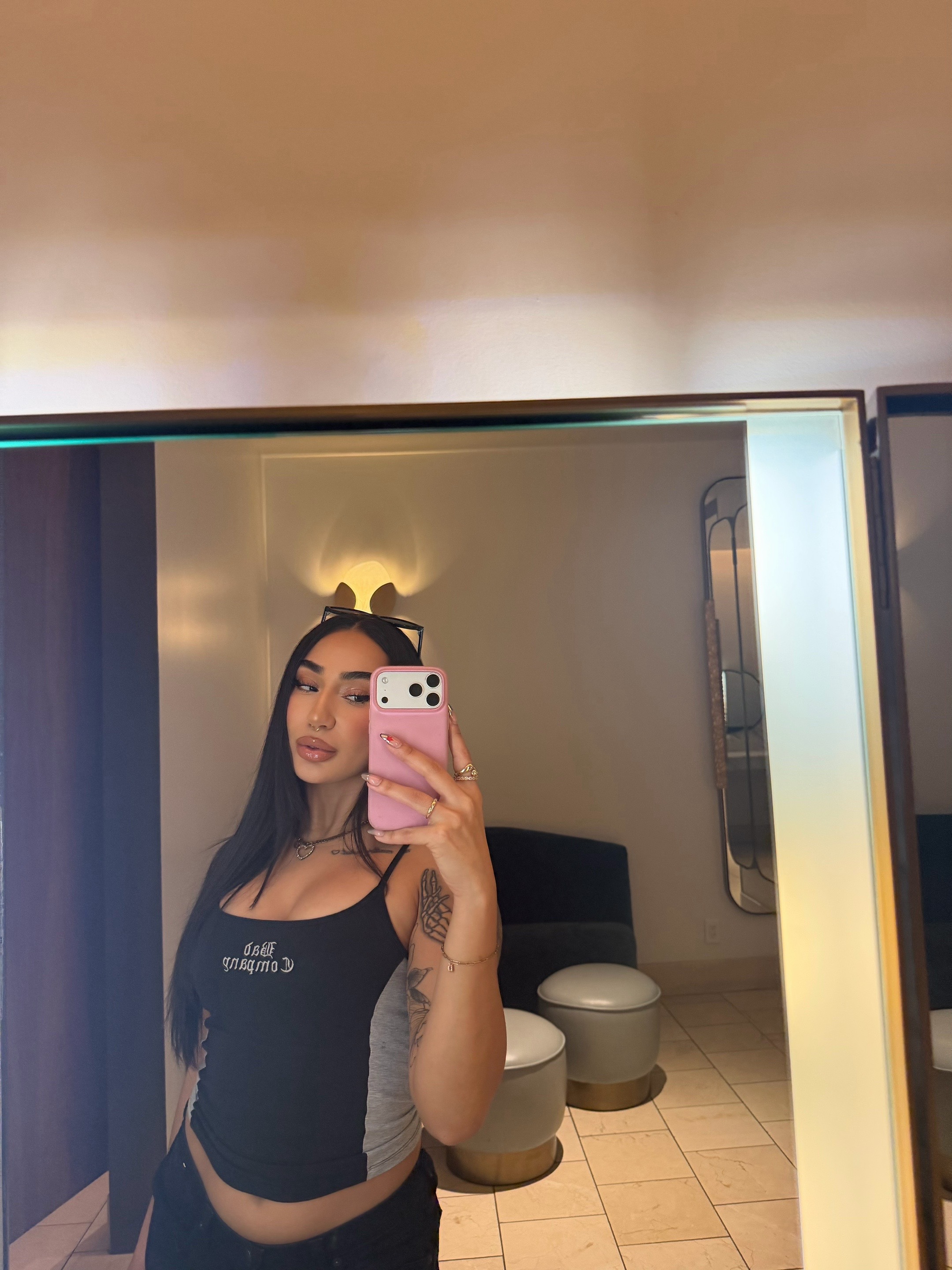 @🪩