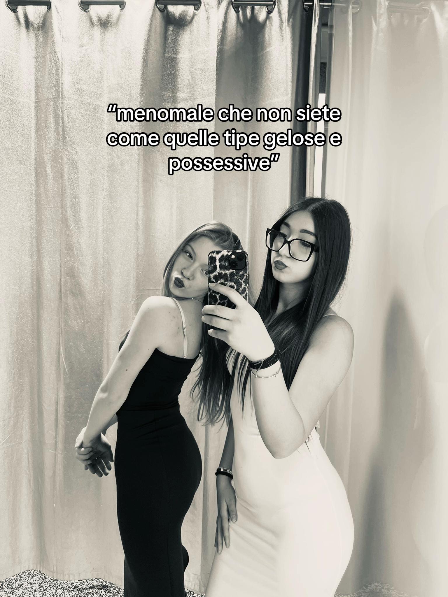 @👩🏼👩🏻