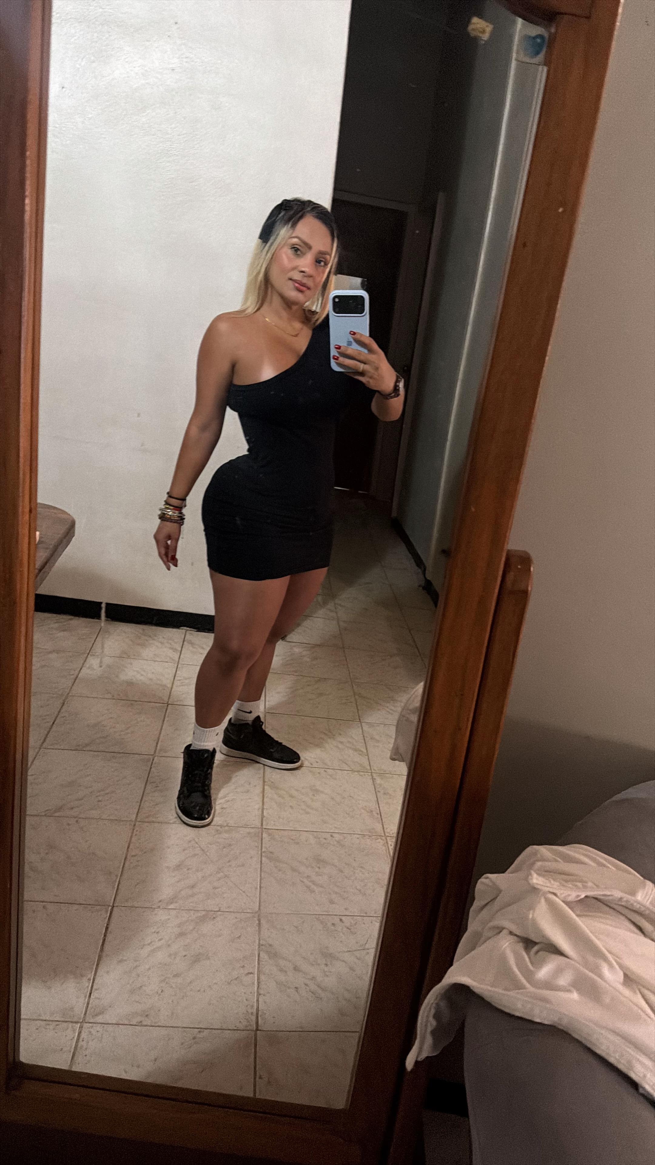 @Vecky25