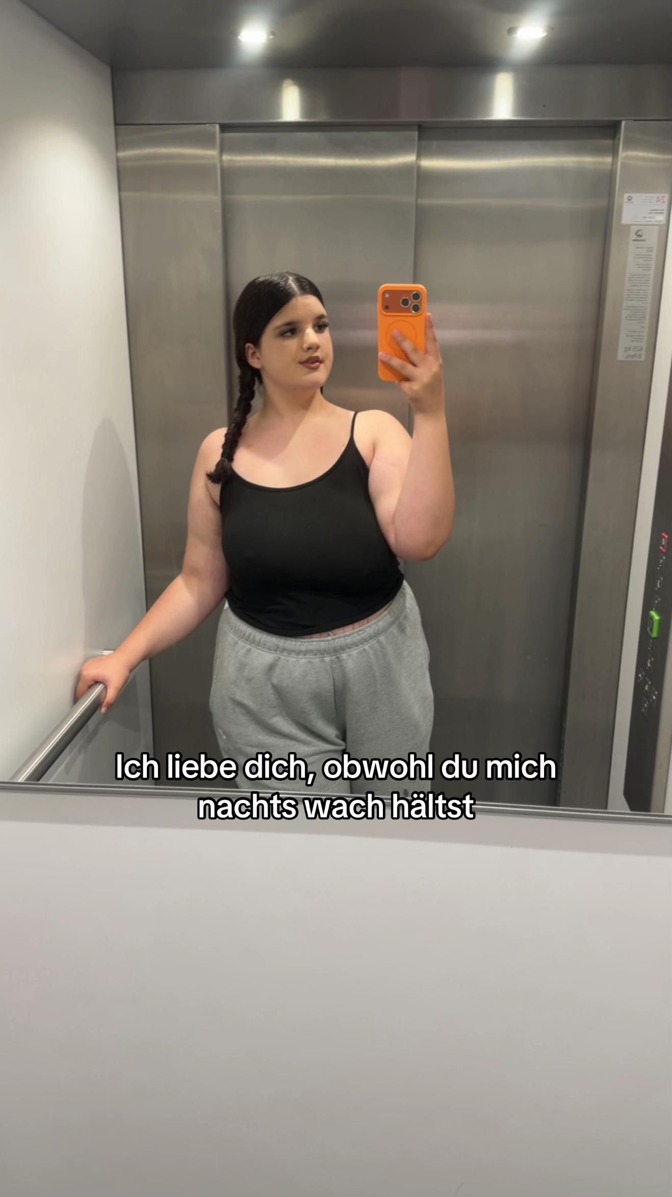 @ꨄ..