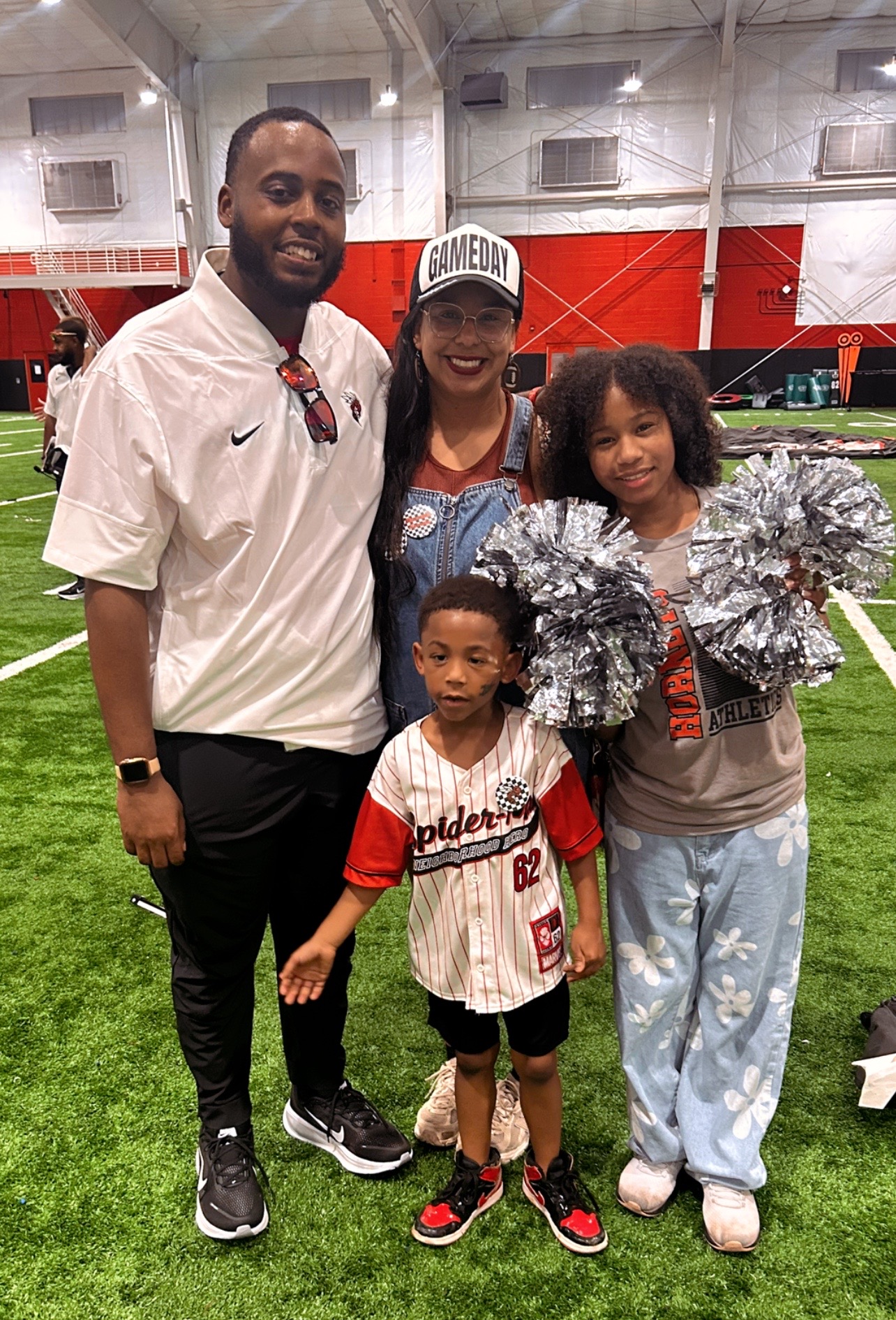 @🏈 wife | mom | grad student⚡️
