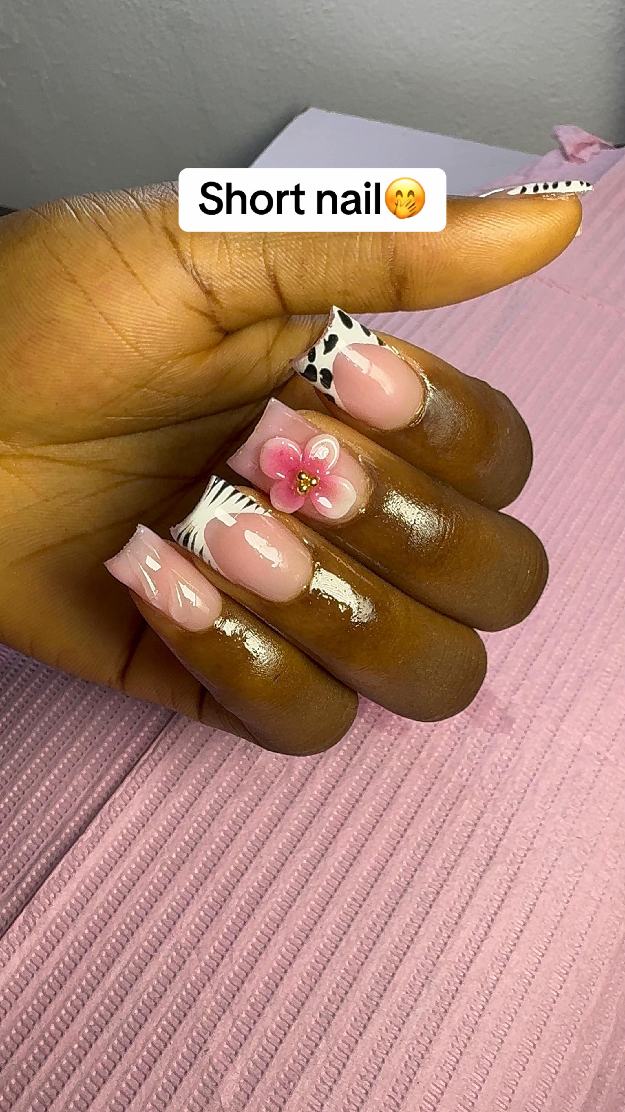 @ENUGU NAIL / CLUSTER LASH TECH