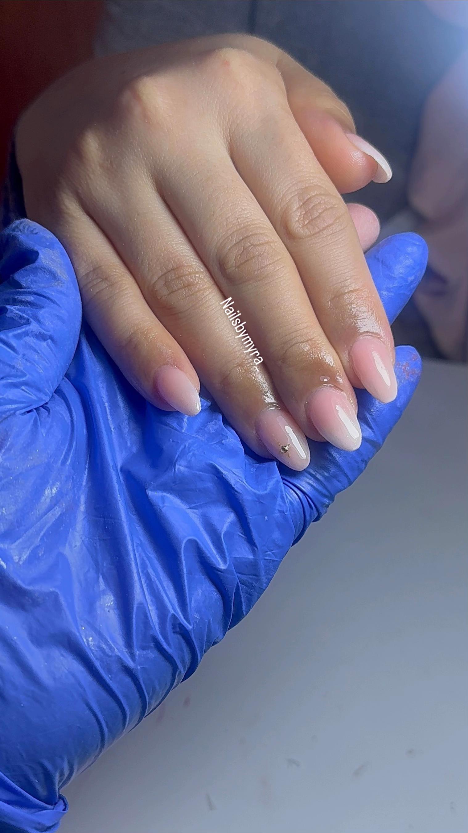 @Nailsbymyra_