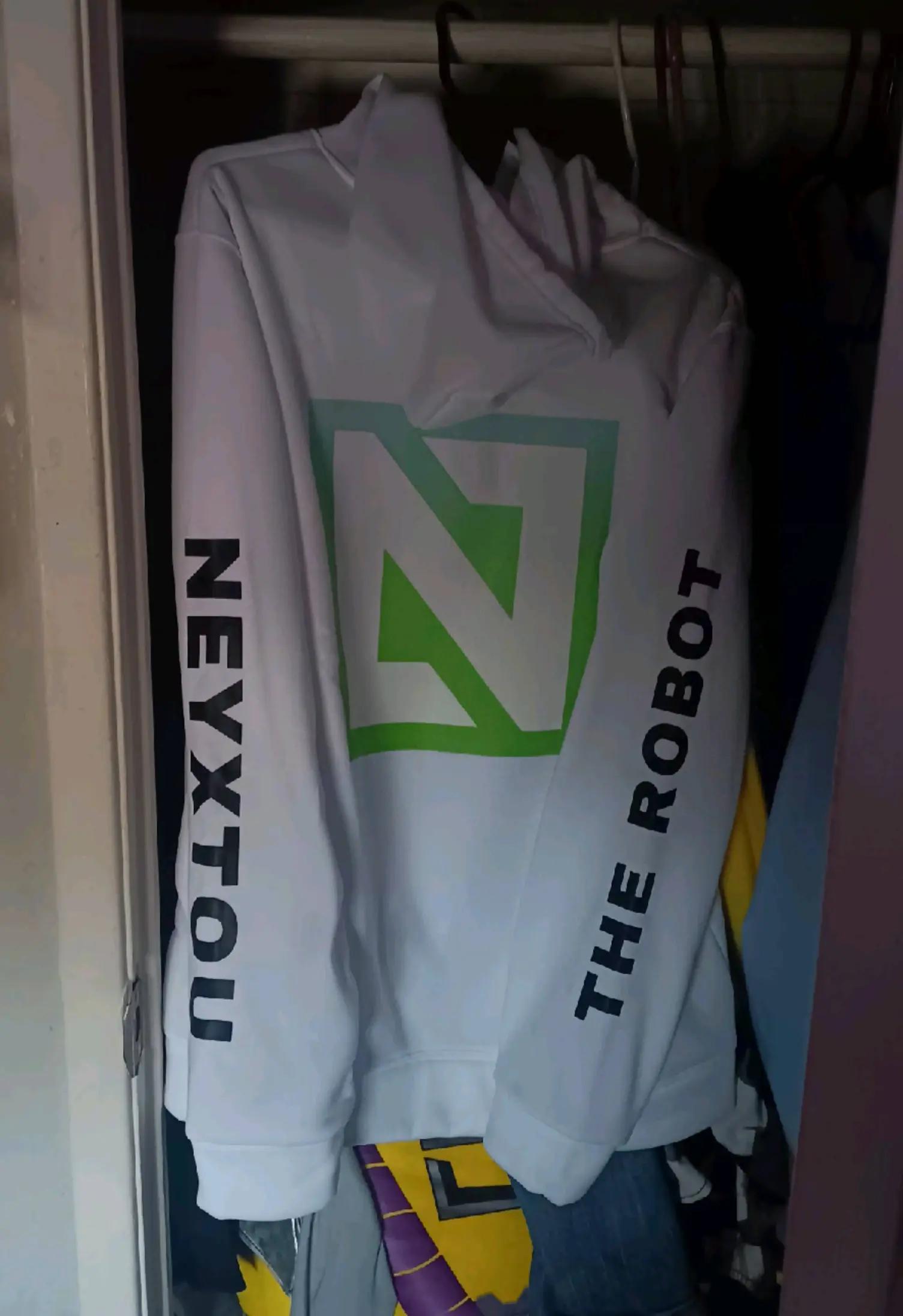 @Neyxtou